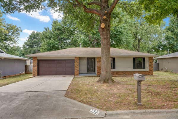 2221 S NETTLETON AVE, SPRINGFIELD, MO 65807 - Image 1