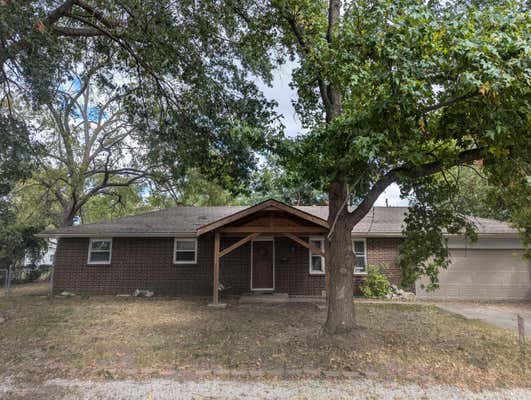 208 N BARKER AVE, BOLIVAR, MO 65613 - Image 1