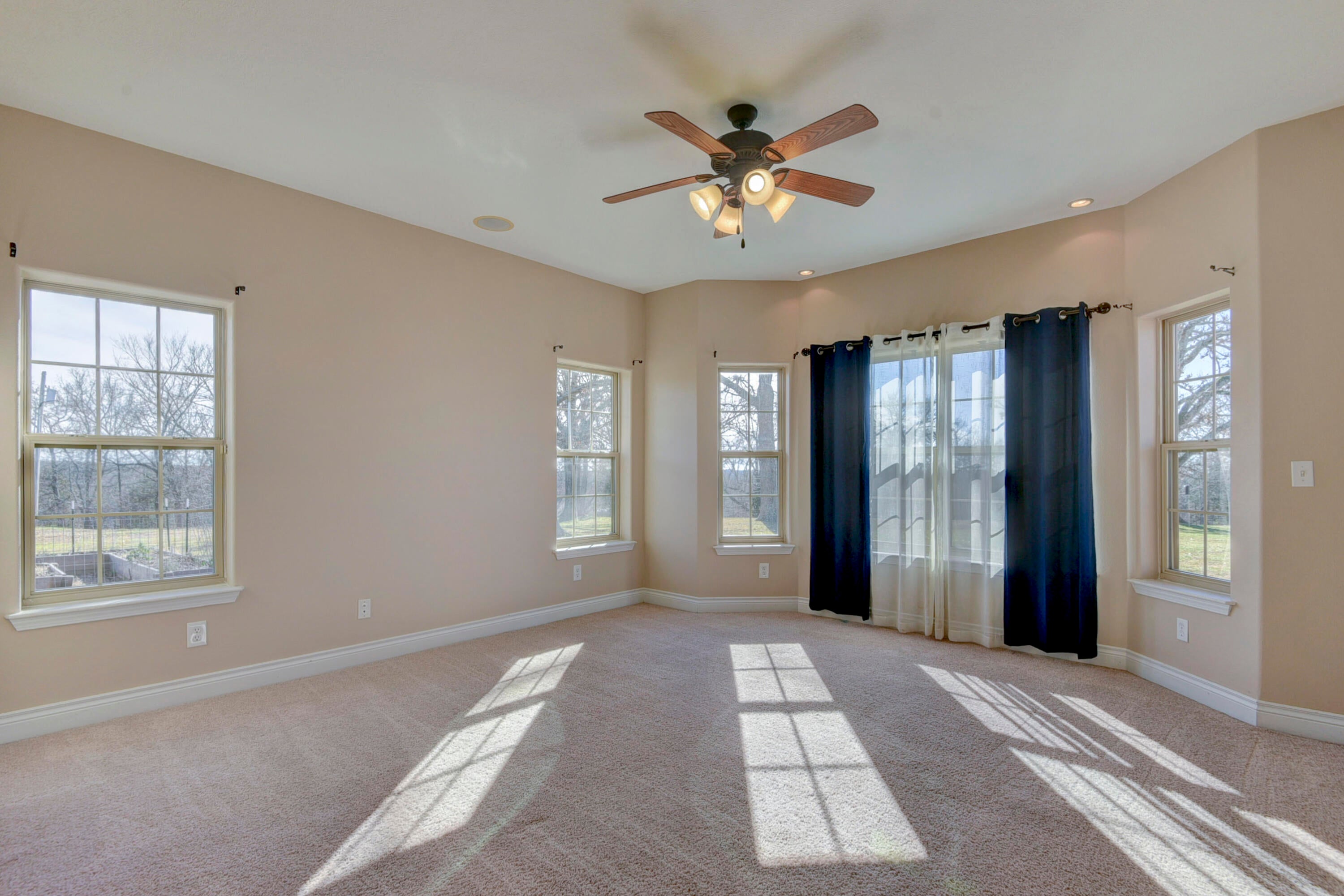 Reeds Spring, Missouri, 65737, United States, 8 Bedrooms Bedrooms, ,6 BathroomsBathrooms,Residential,Active,2010156