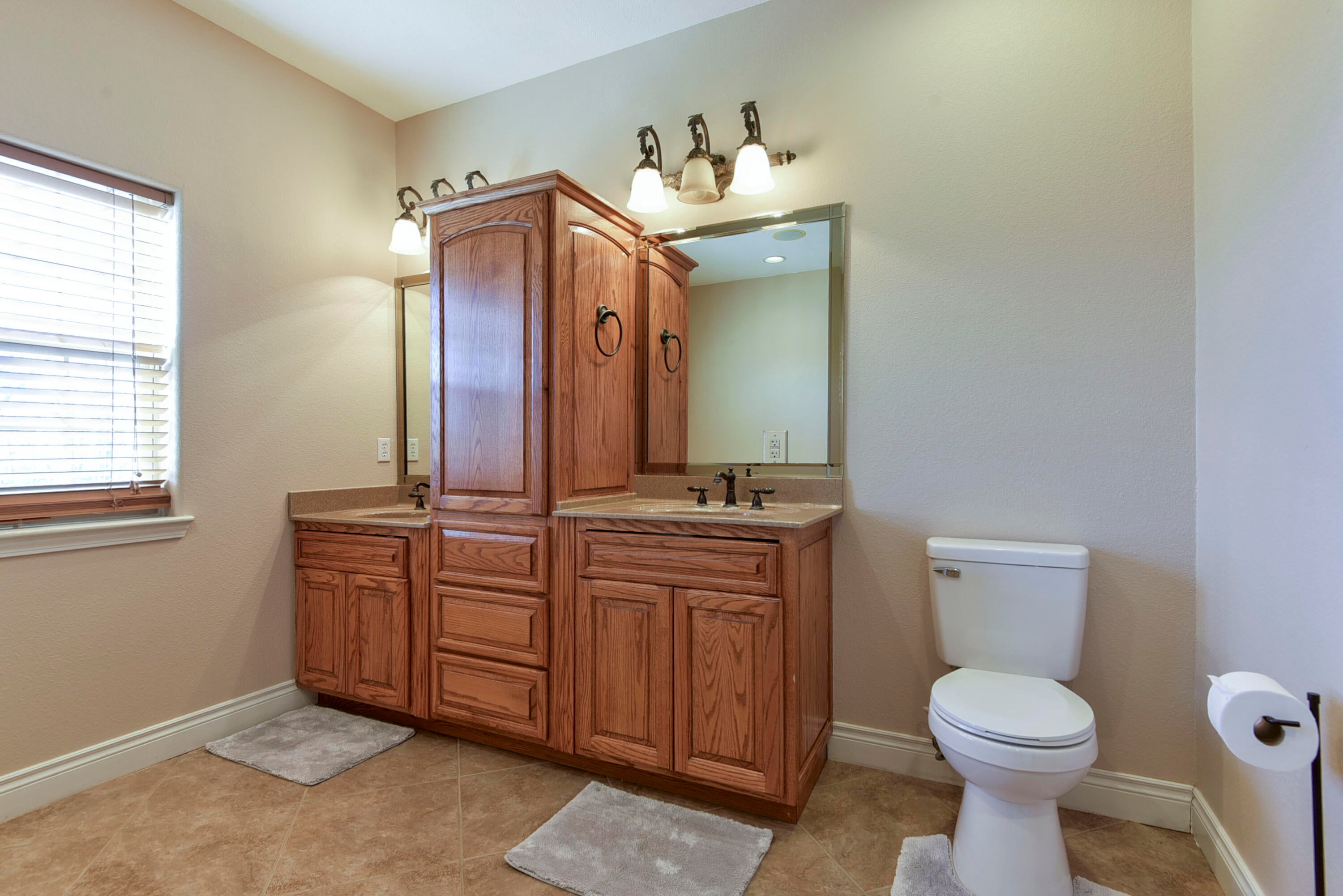 Reeds Spring, Missouri, 65737, United States, 8 Bedrooms Bedrooms, ,6 BathroomsBathrooms,Residential,Active,2010156