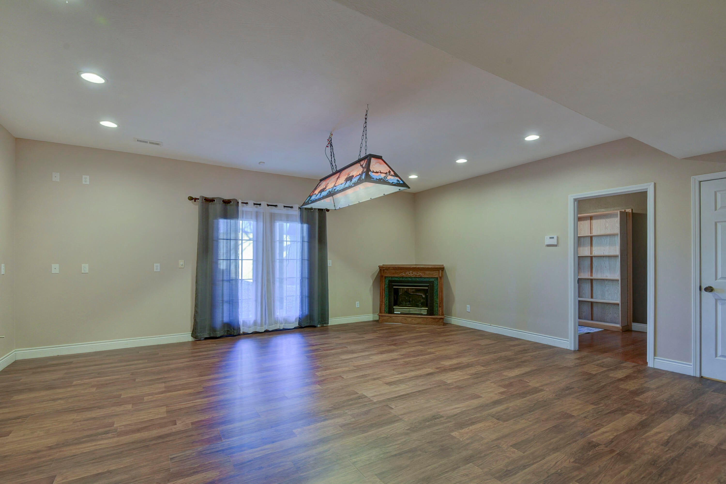 Reeds Spring, Missouri, 65737, United States, 8 Bedrooms Bedrooms, ,6 BathroomsBathrooms,Residential,Active,2010156