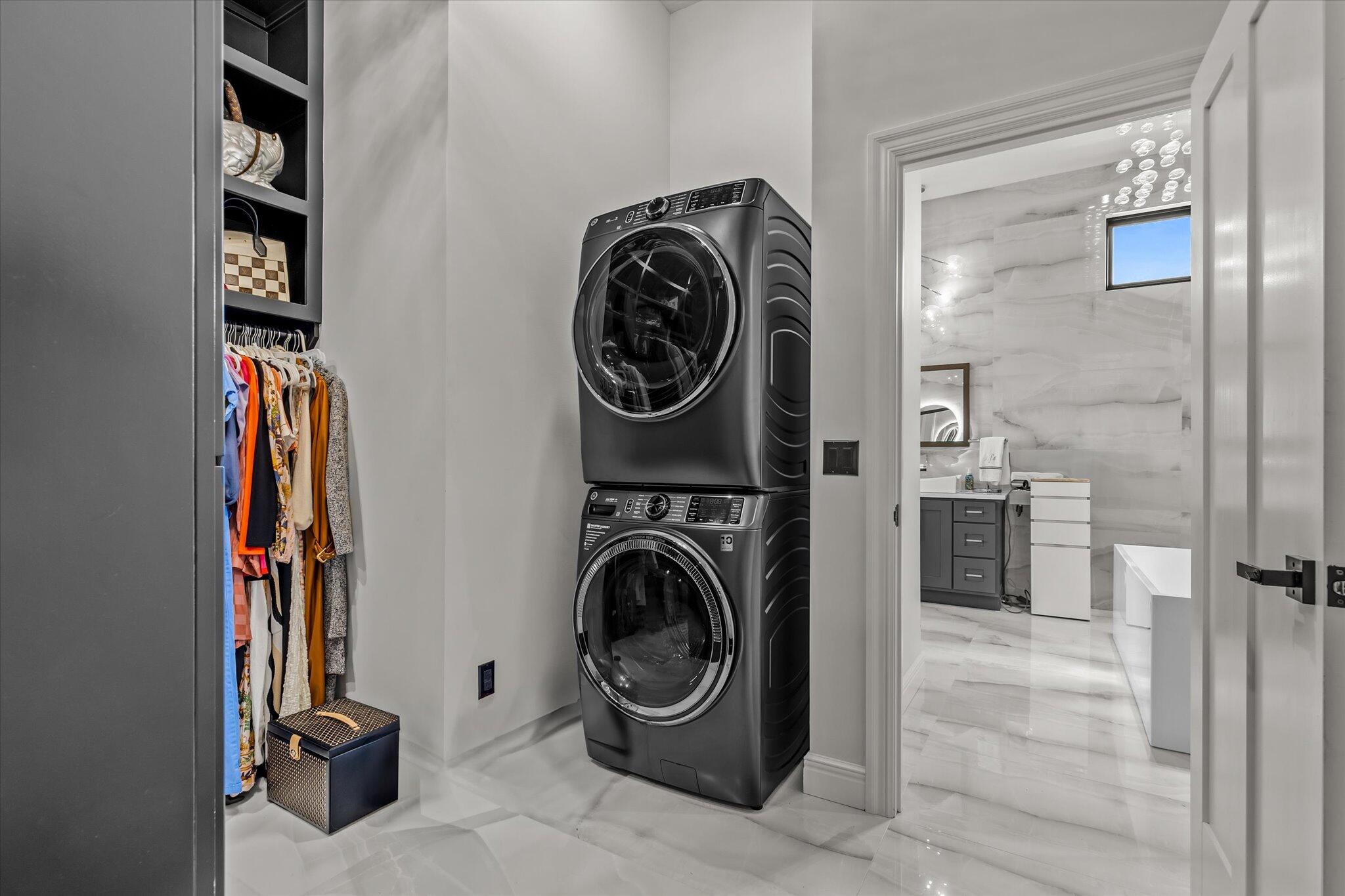 Ozark, Missouri, 65721, United States, 6 Bedrooms Bedrooms, ,5 BathroomsBathrooms,Residential,Active,2007313