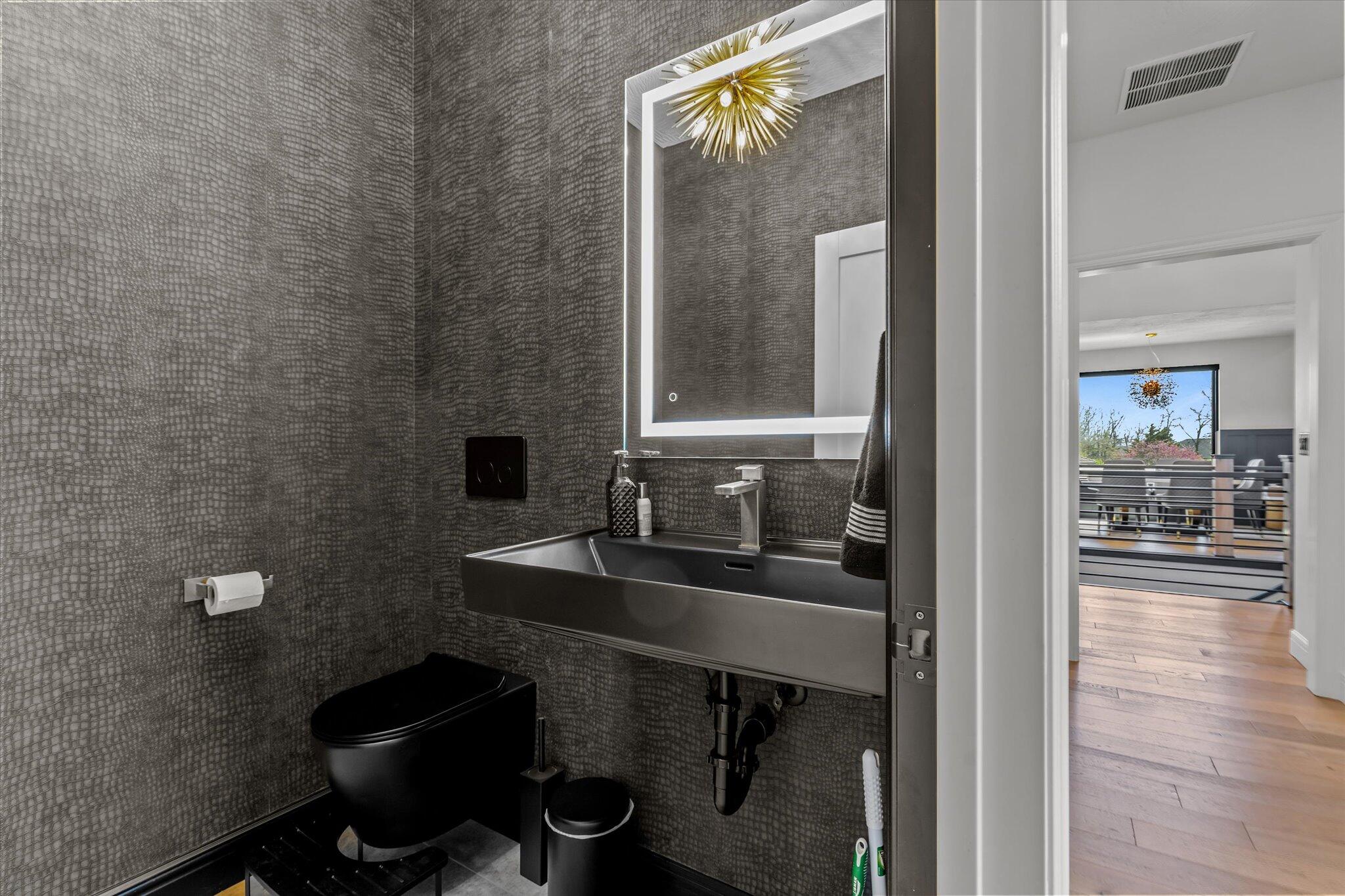 Ozark, Missouri, 65721, United States, 6 Bedrooms Bedrooms, ,5 BathroomsBathrooms,Residential,Active,2007313