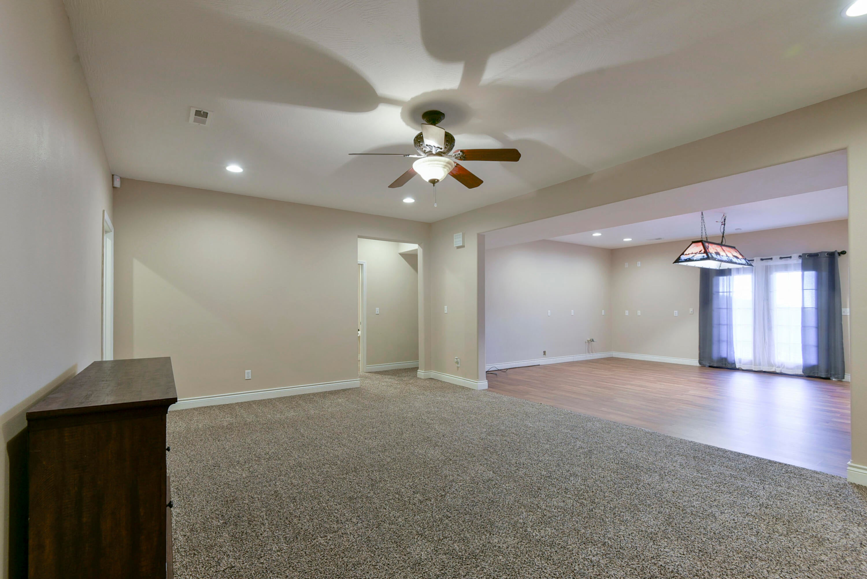 Reeds Spring, Missouri, 65737, United States, 8 Bedrooms Bedrooms, ,6 BathroomsBathrooms,Residential,Active,2010156