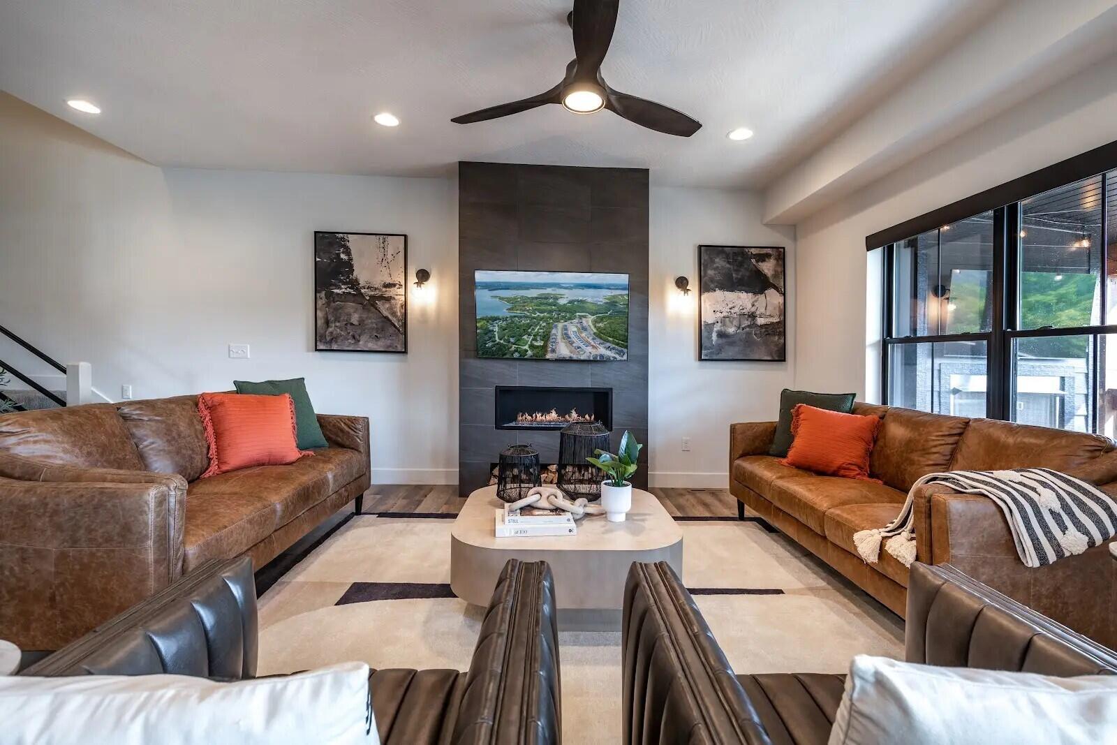 Hollister, Missouri, 65672, United States, 7 Bedrooms Bedrooms, ,7 BathroomsBathrooms,Residential,Active,1944046