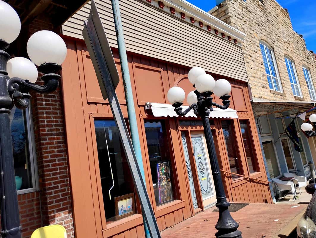 375 Main St  