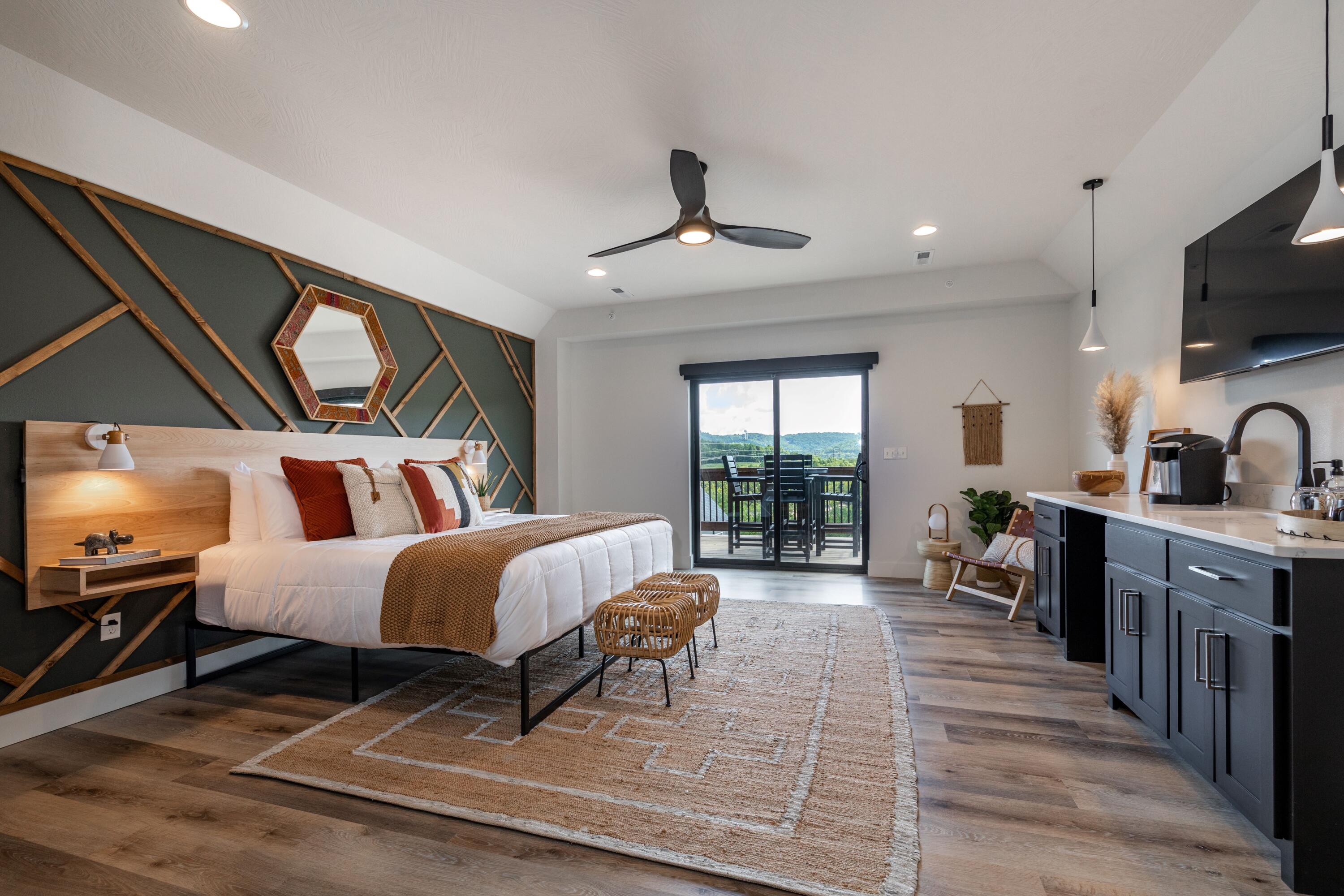 Hollister, Missouri, 65672, United States, 7 Bedrooms Bedrooms, ,7 BathroomsBathrooms,Residential,Active,1944046