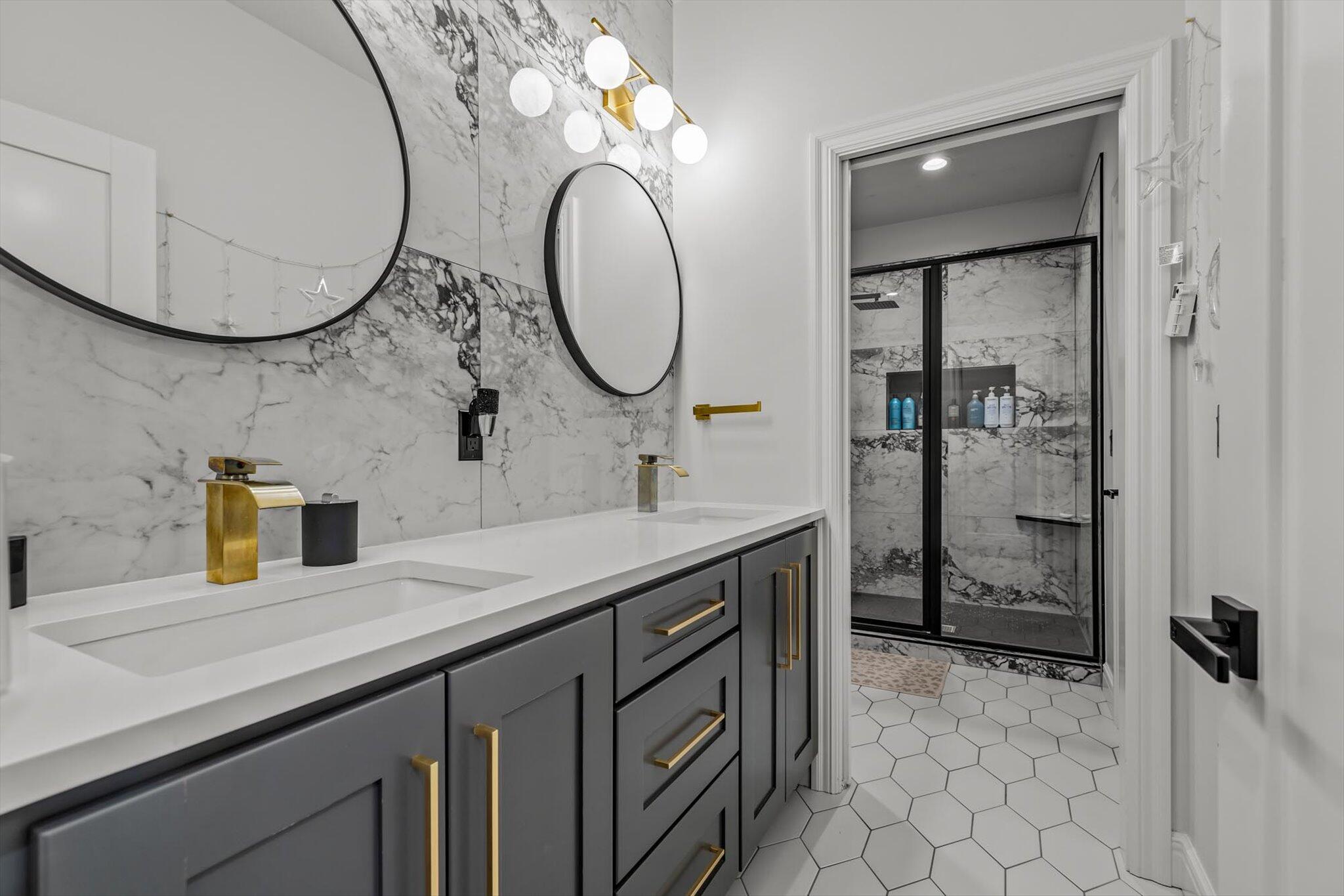 Ozark, Missouri, 65721, United States, 6 Bedrooms Bedrooms, ,5 BathroomsBathrooms,Residential,Active,2007313