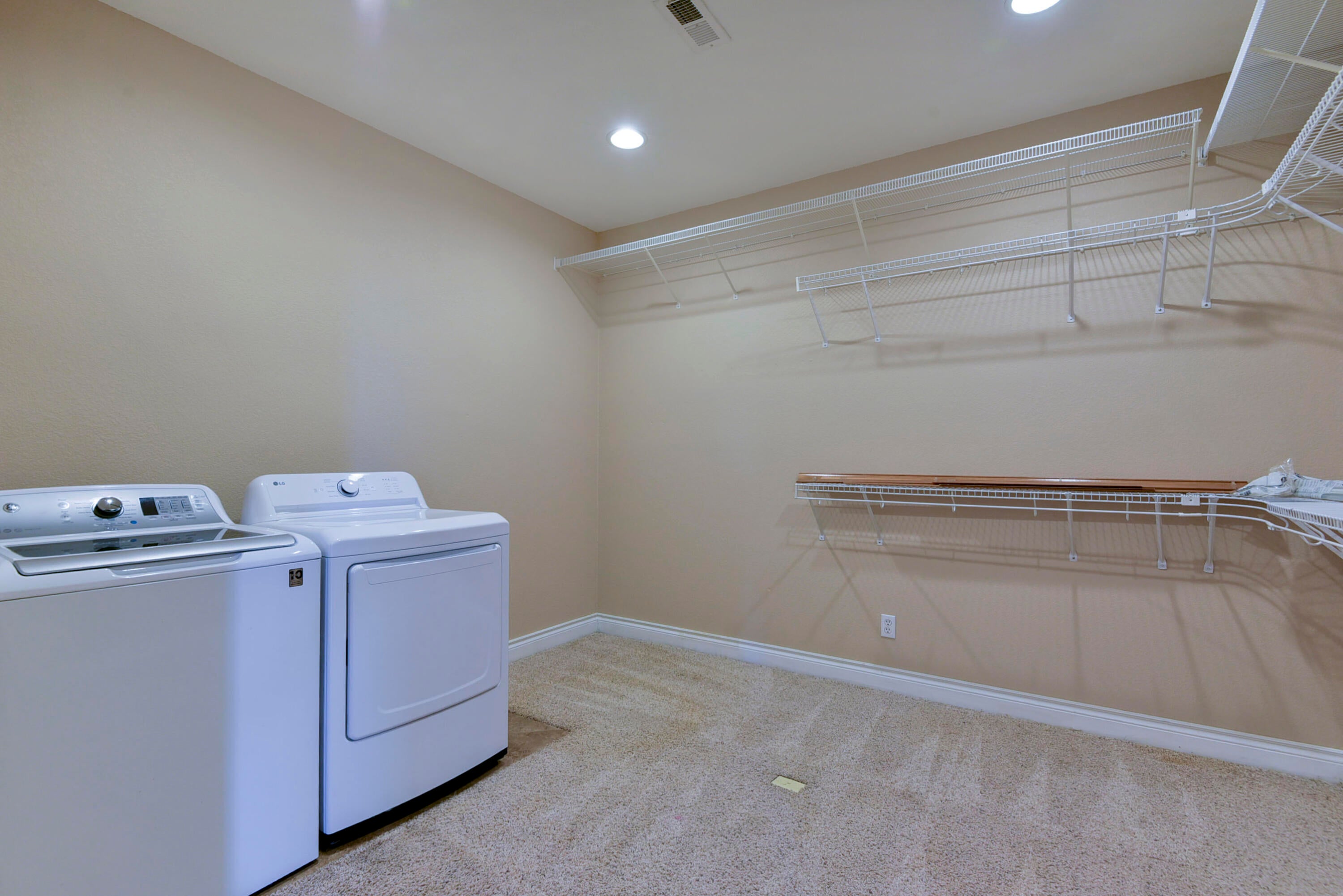 Reeds Spring, Missouri, 65737, United States, 8 Bedrooms Bedrooms, ,6 BathroomsBathrooms,Residential,Active,2010156