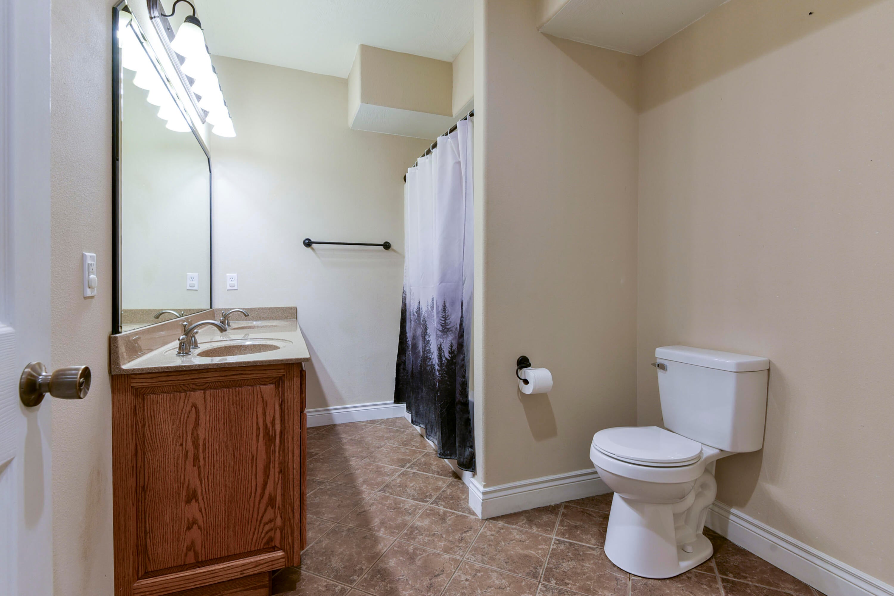 Reeds Spring, Missouri, 65737, United States, 8 Bedrooms Bedrooms, ,6 BathroomsBathrooms,Residential,Active,2010156