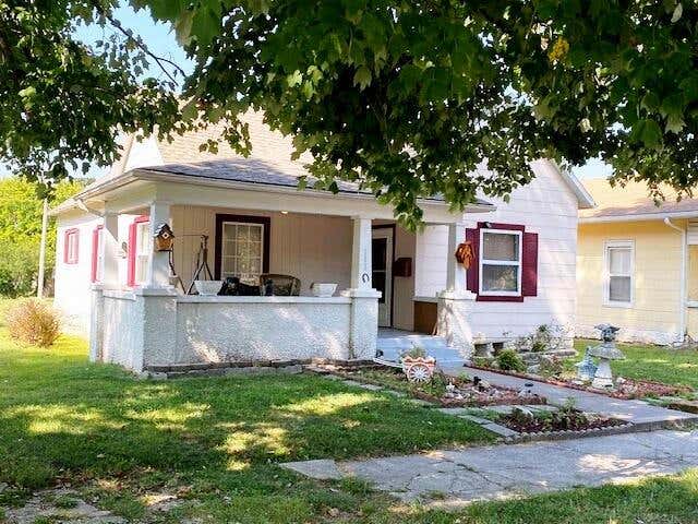 313 W COLLEGE ST, AURORA, MO 65605, photo 1 of 14