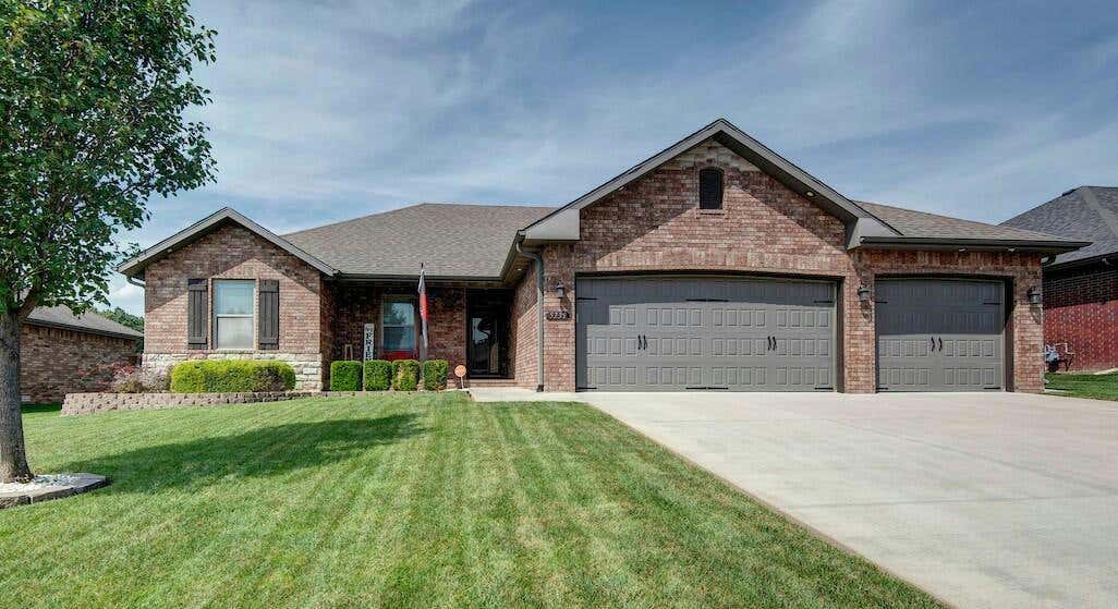 5739 S COTTONWOOD DR, BATTLEFIELD, MO 65619, photo 1 of 26