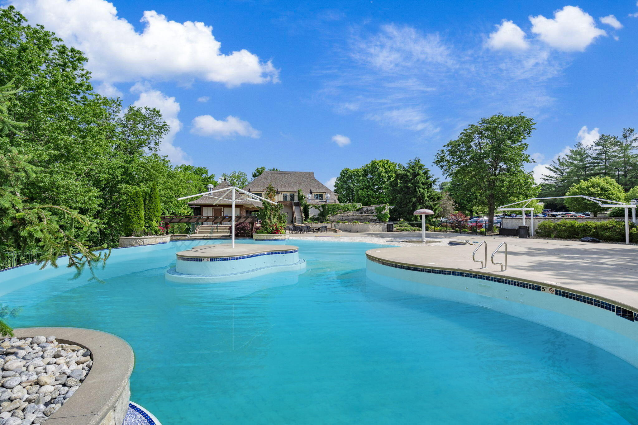 Ozark, Missouri, 65721, United States, 6 Bedrooms Bedrooms, ,5 BathroomsBathrooms,Residential,Active,2007313