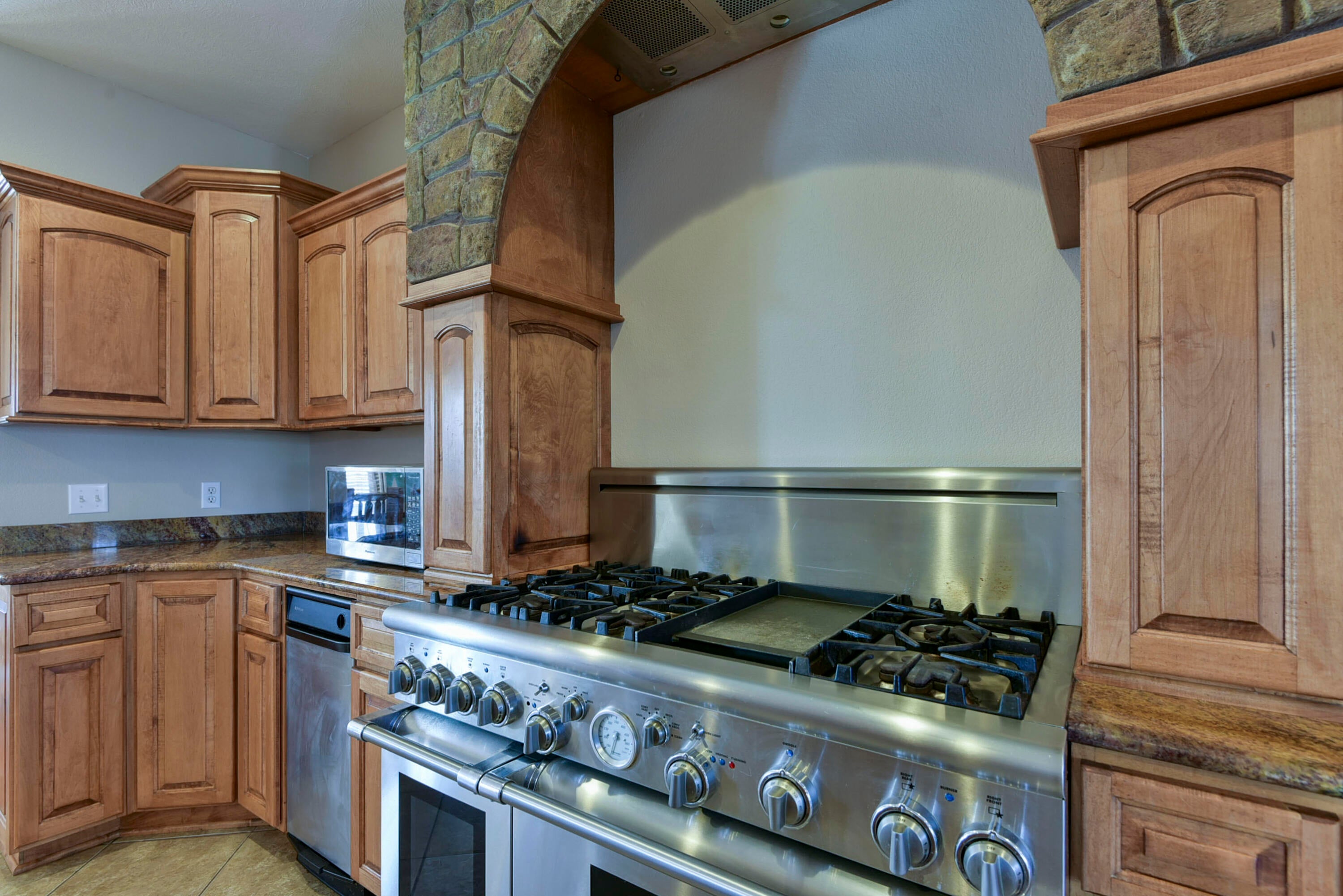 Reeds Spring, Missouri, 65737, United States, 8 Bedrooms Bedrooms, ,6 BathroomsBathrooms,Residential,Active,2010156