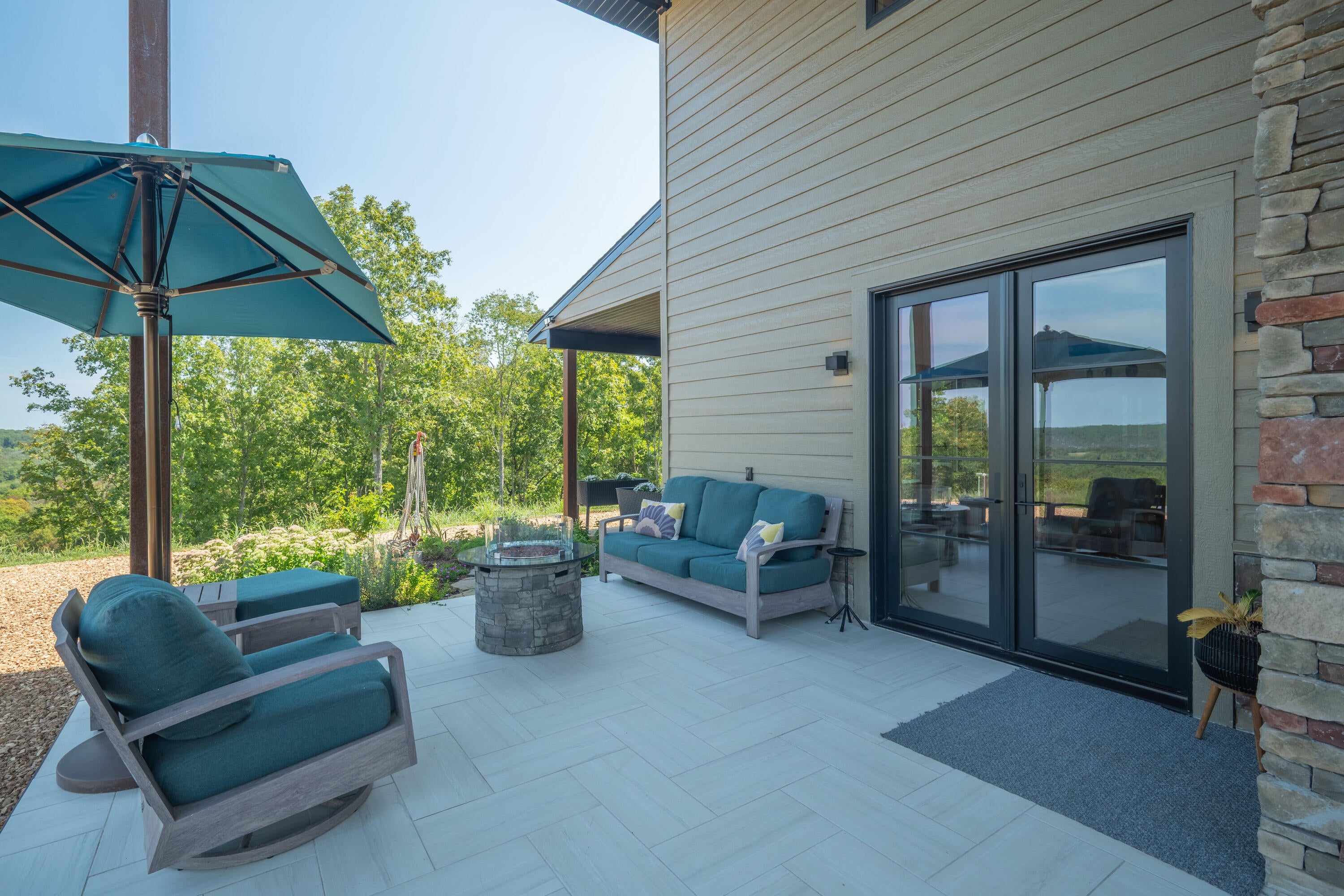 Cape Fair, Missouri, 65624, United States, 3 Bedrooms Bedrooms, ,4 BathroomsBathrooms,Residential,Active,1944074