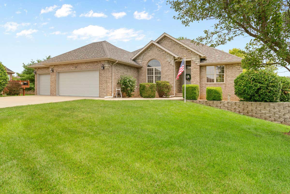 552 CHAMPAGNE CIR, NIXA, MO 65714, photo 1 of 47