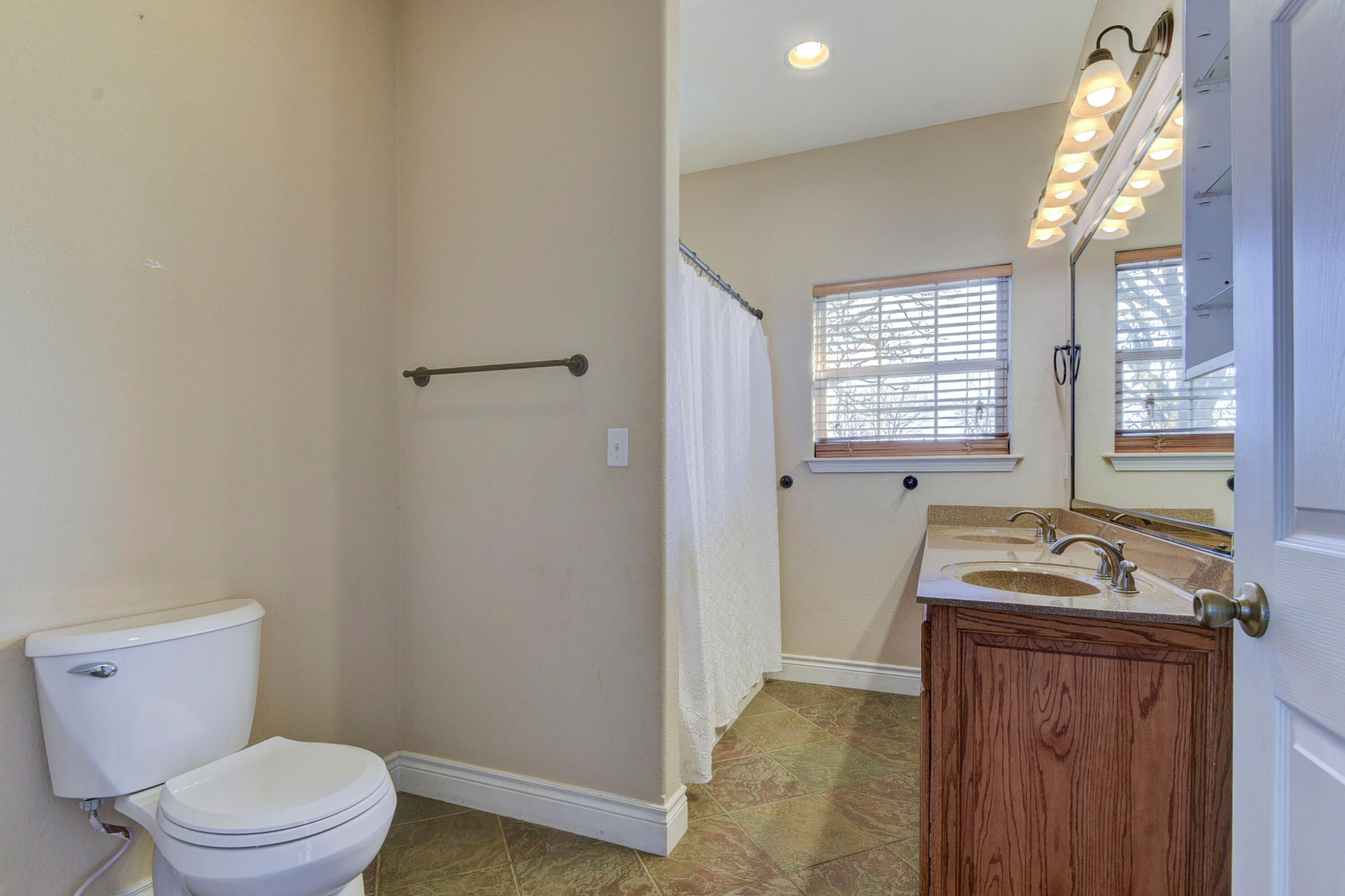 Reeds Spring, Missouri, 65737, United States, 8 Bedrooms Bedrooms, ,6 BathroomsBathrooms,Residential,Active,2010156