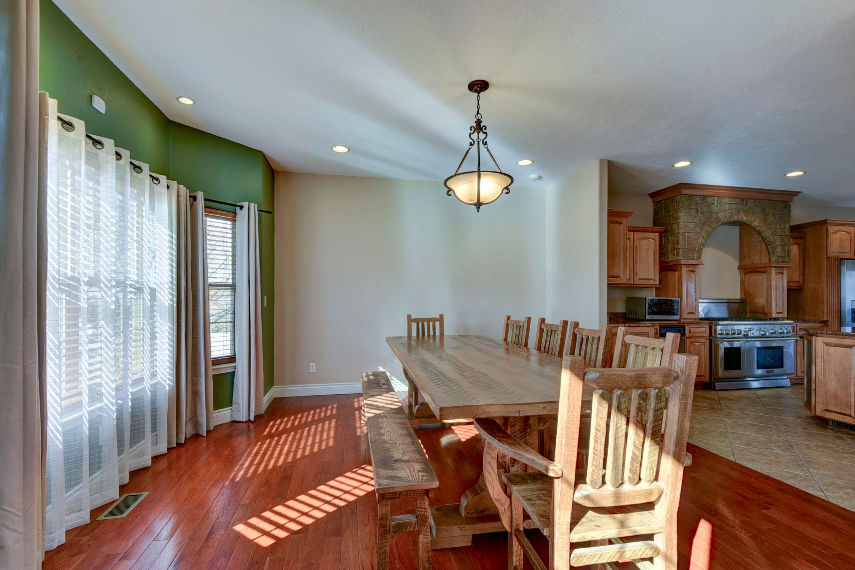 Reeds Spring, Missouri, 65737, United States, 8 Bedrooms Bedrooms, ,6 BathroomsBathrooms,Residential,Active,2010156