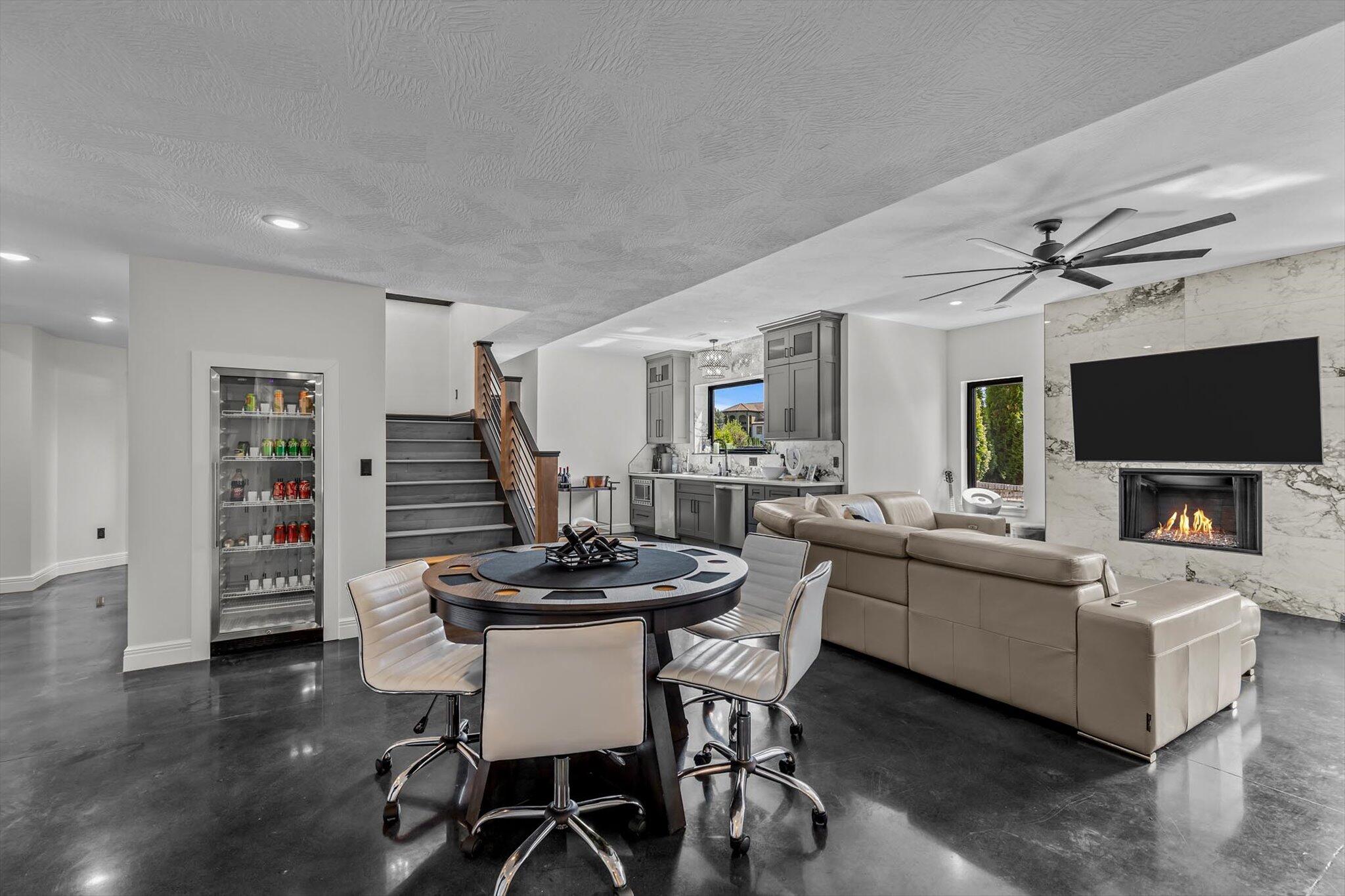 Ozark, Missouri, 65721, United States, 6 Bedrooms Bedrooms, ,5 BathroomsBathrooms,Residential,Active,2007313