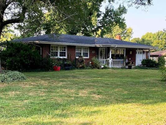 902 W PLUMB ST, AURORA, MO 65605 - Image 1