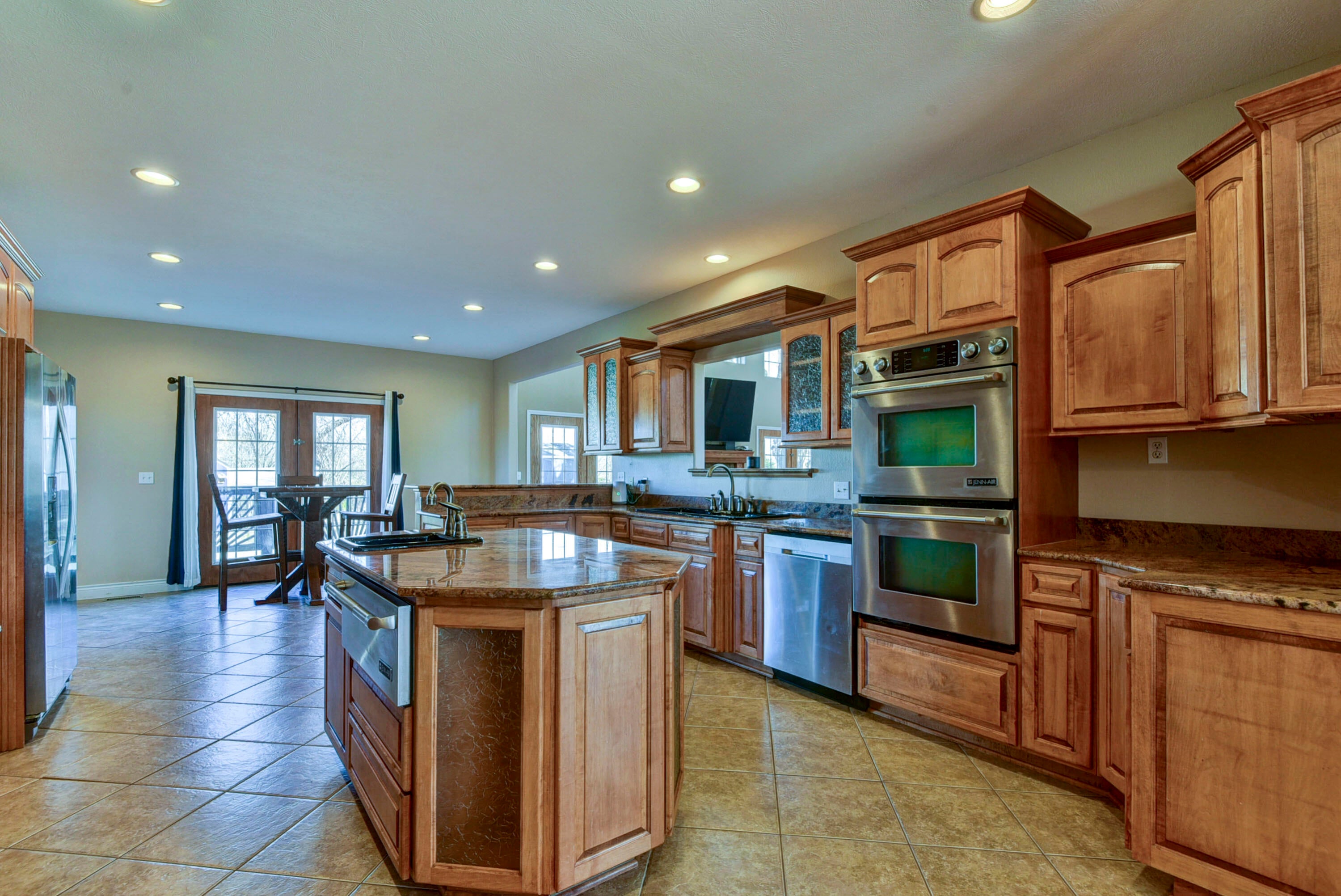 Reeds Spring, Missouri, 65737, United States, 8 Bedrooms Bedrooms, ,6 BathroomsBathrooms,Residential,Active,2010156