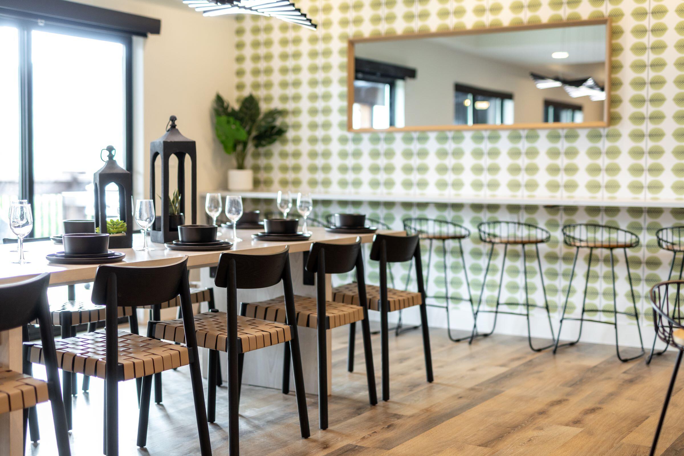 Hollister, Missouri, 65672, United States, 7 Bedrooms Bedrooms, ,7 BathroomsBathrooms,Residential,Active,1944046