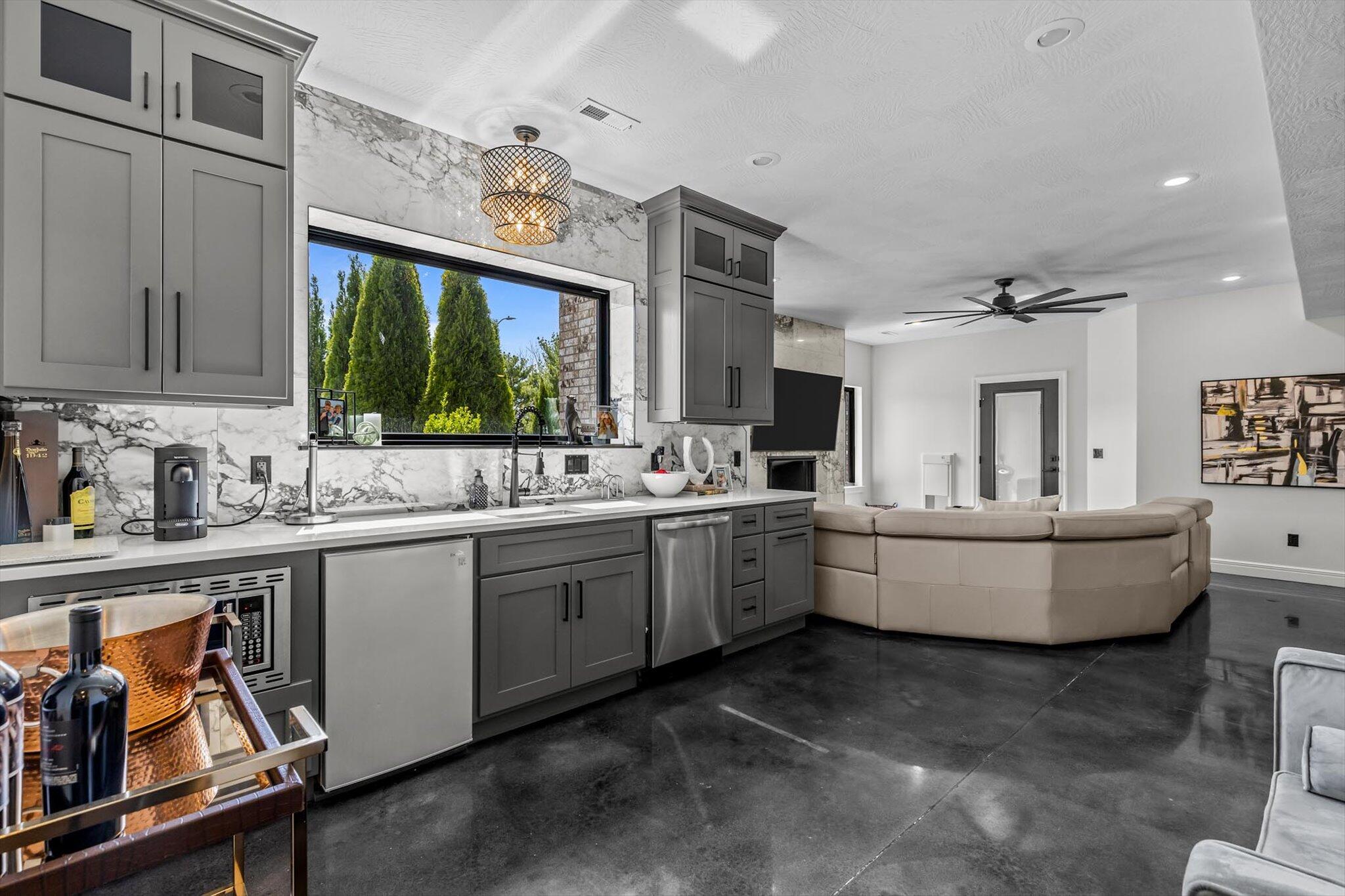 Ozark, Missouri, 65721, United States, 6 Bedrooms Bedrooms, ,5 BathroomsBathrooms,Residential,Active,2007313