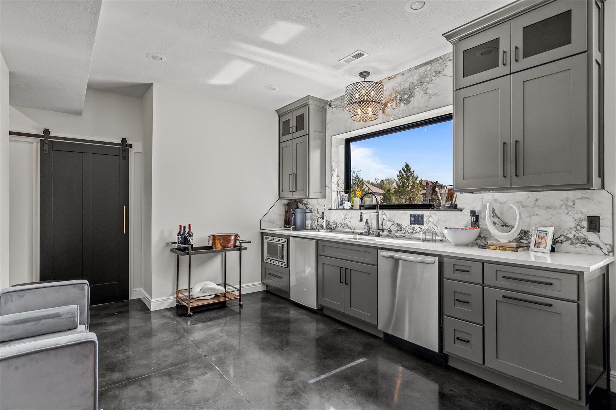 Ozark, Missouri, 65721, United States, 6 Bedrooms Bedrooms, ,5 BathroomsBathrooms,Residential,Active,2007313