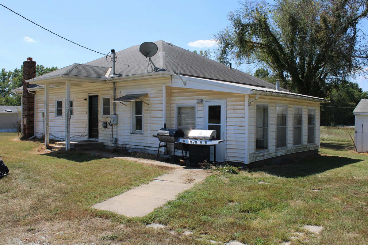 111 H ST, CREIGHTON, MO 64739, photo 1 of 13