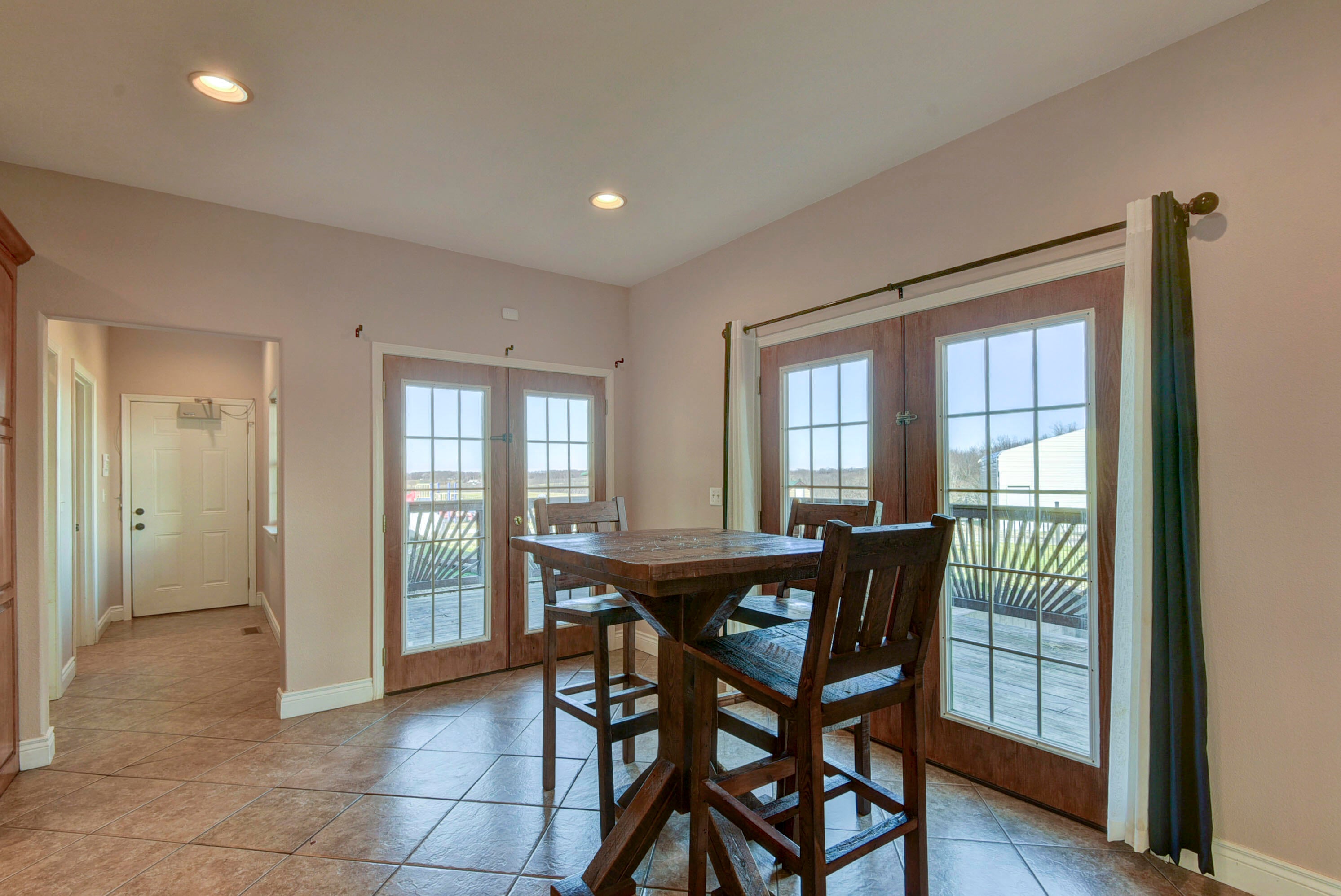 Reeds Spring, Missouri, 65737, United States, 8 Bedrooms Bedrooms, ,6 BathroomsBathrooms,Residential,Active,2010156