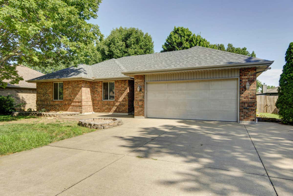 3545 W ROXBURY ST, SPRINGFIELD, MO 65807, photo 1 of 32