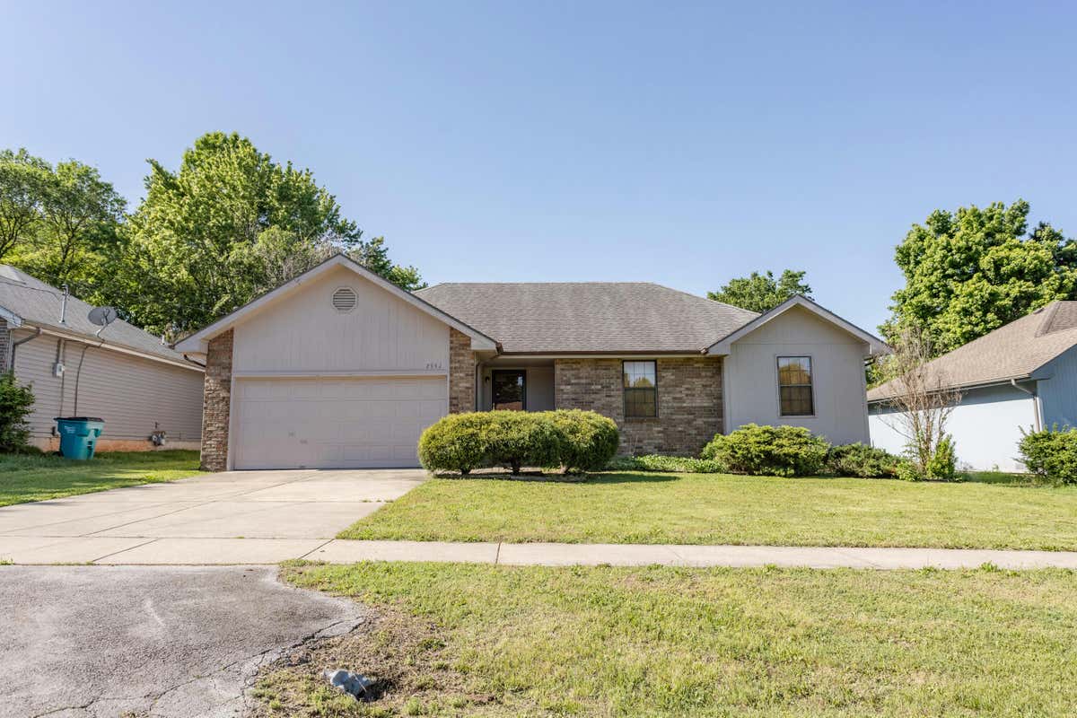 2942 E CHATTANOOGA ST, SPRINGFIELD, MO 65804, photo 1 of 30