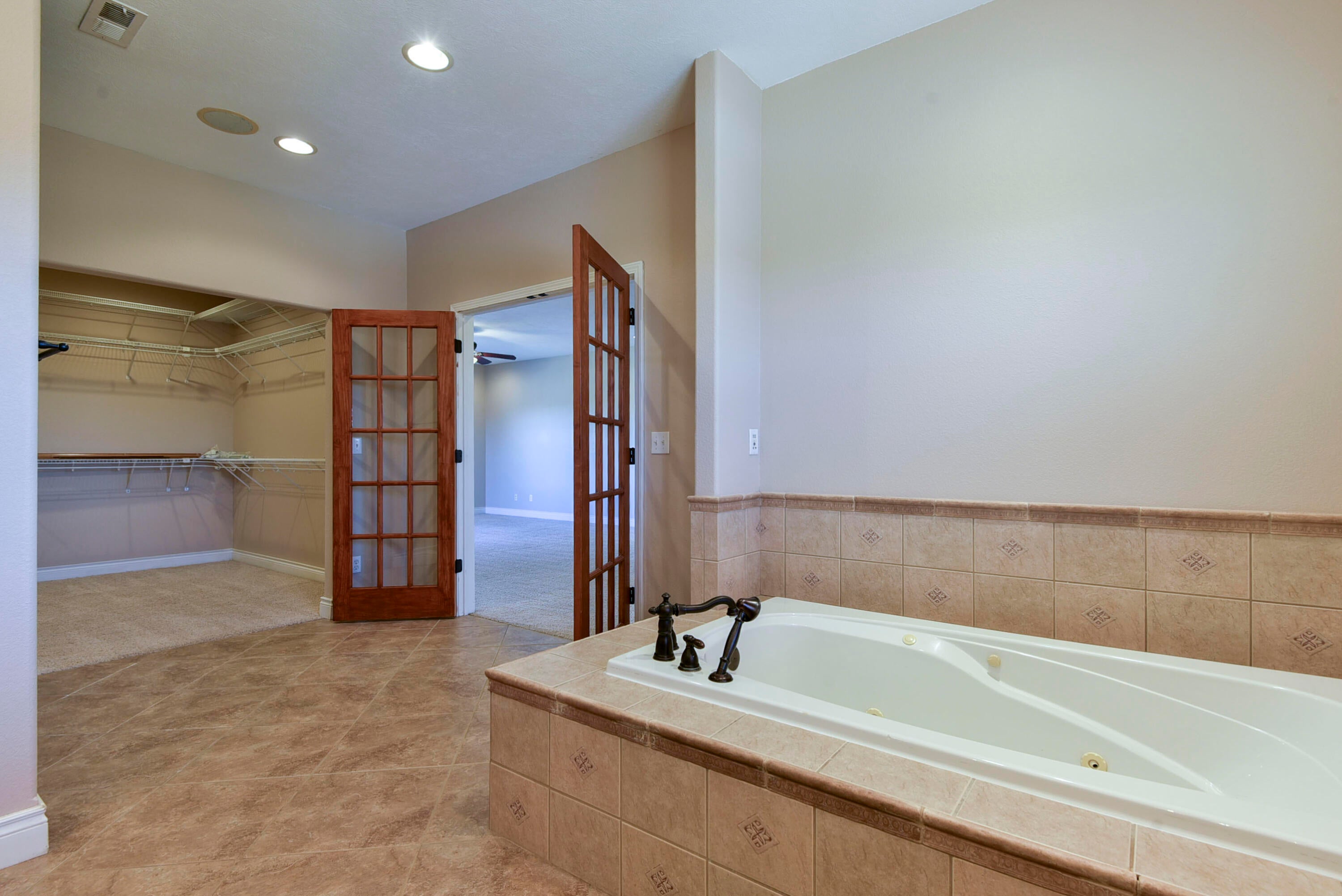 Reeds Spring, Missouri, 65737, United States, 8 Bedrooms Bedrooms, ,6 BathroomsBathrooms,Residential,Active,2010156