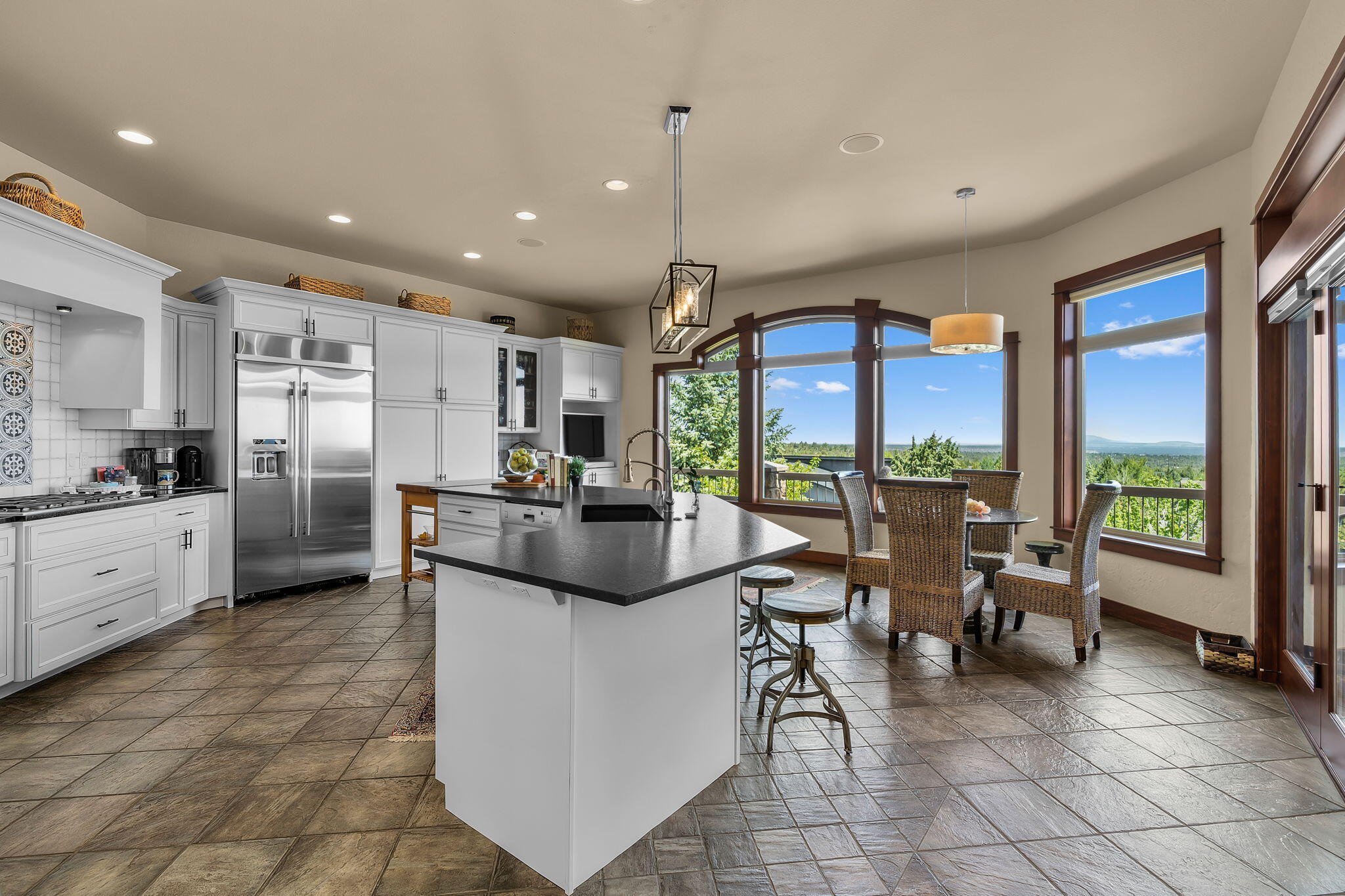 Redmond, Oregon, 97756, United States, ,3 BathroomsBathrooms,Residential,Active,1849184