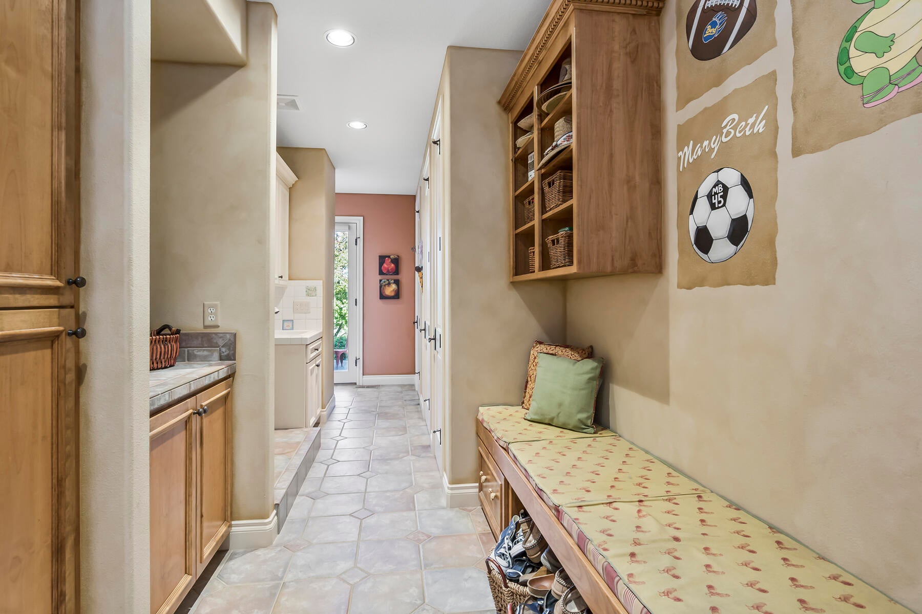 Bend, Oregon, 97702, United States, ,6 BathroomsBathrooms,Residential,Active,1726978