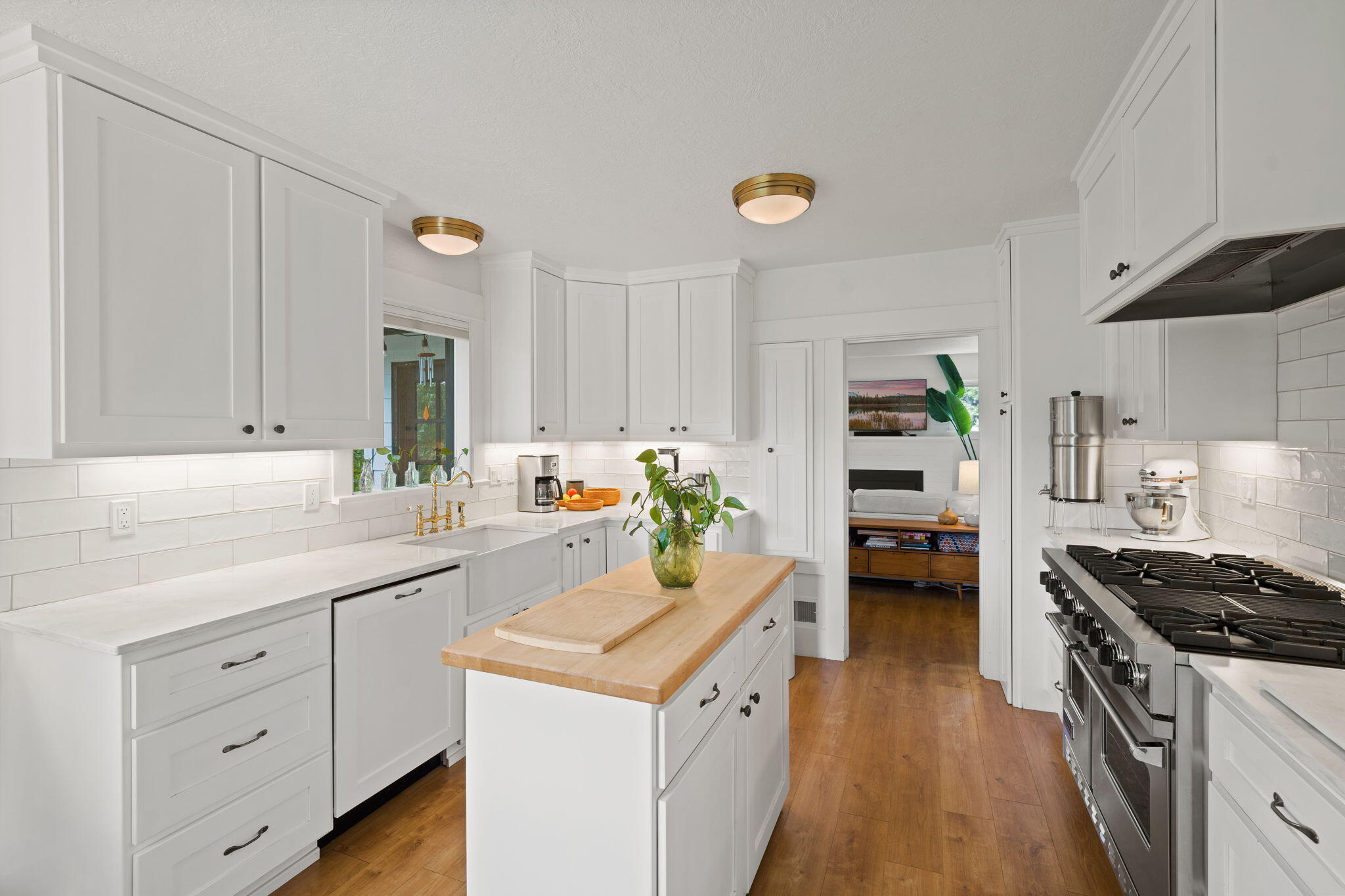 Bend, Oregon, 97703, United States, 3 Bedrooms Bedrooms, ,2 BathroomsBathrooms,Residential,Active,1904740