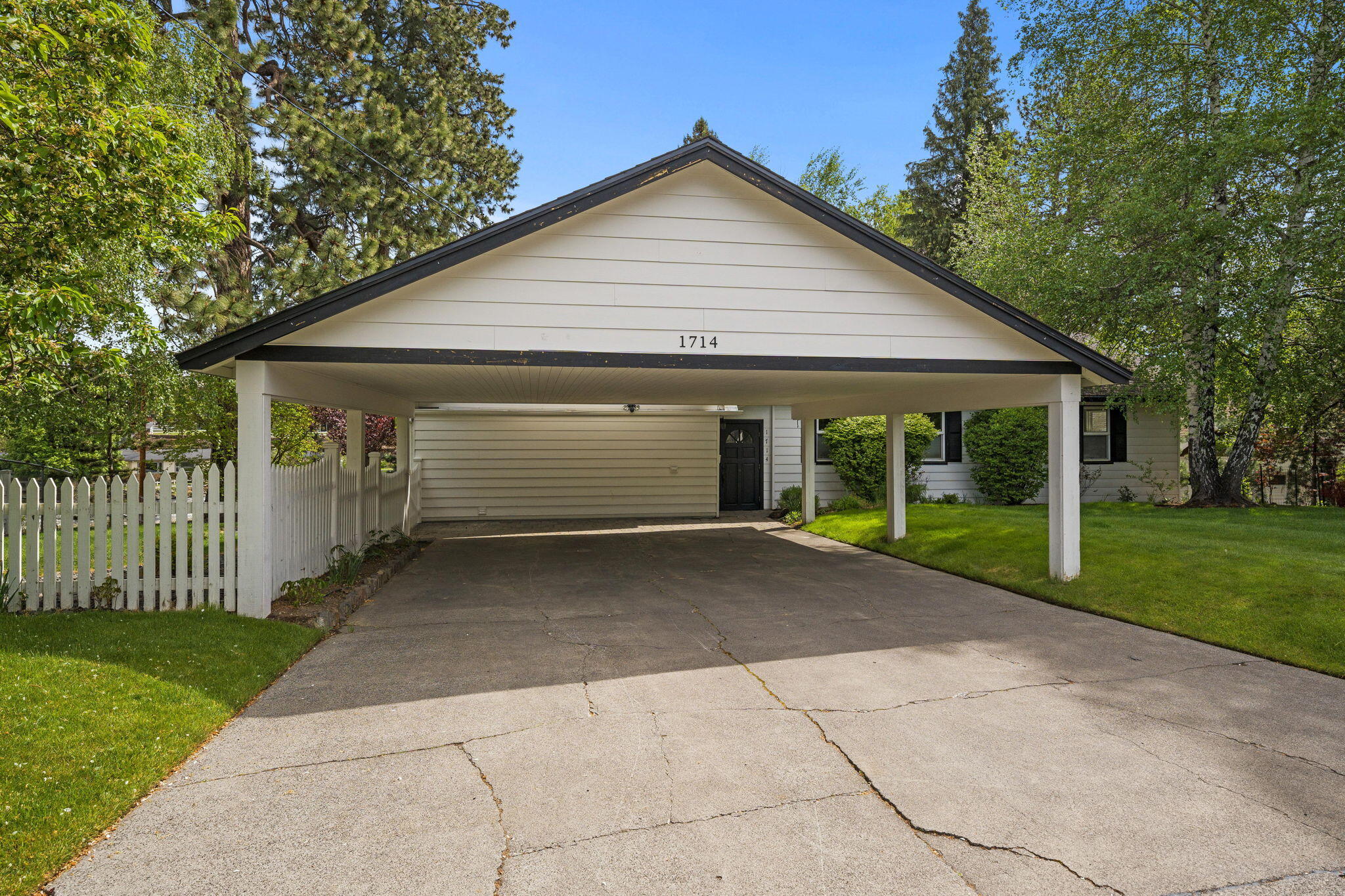 Bend, Oregon, 97703, United States, 3 Bedrooms Bedrooms, ,2 BathroomsBathrooms,Residential,Active,1904740