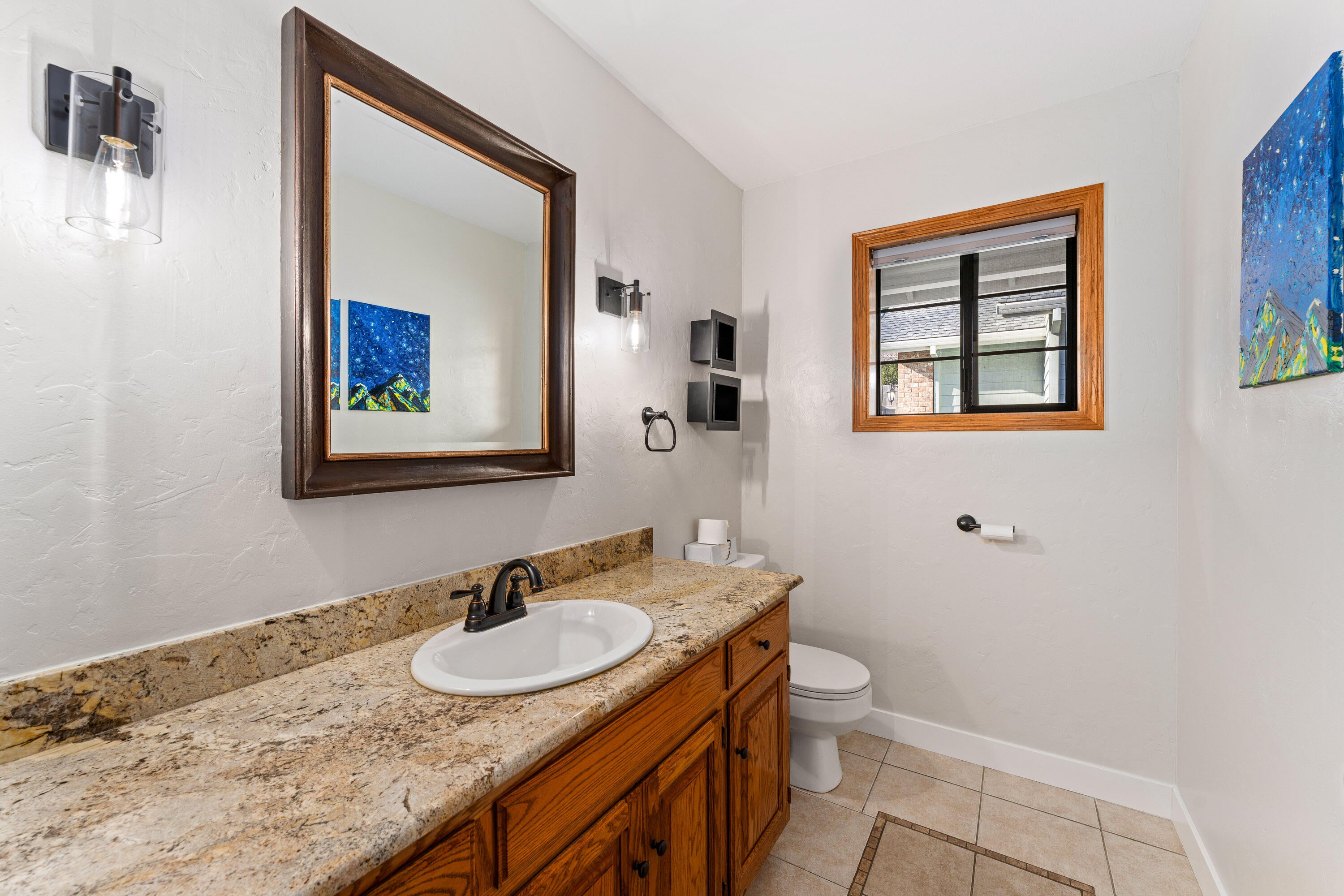 Central Point, Oregon, 97502, United States, 4 Bedrooms Bedrooms, ,3 BathroomsBathrooms,Residential,Active,1959928