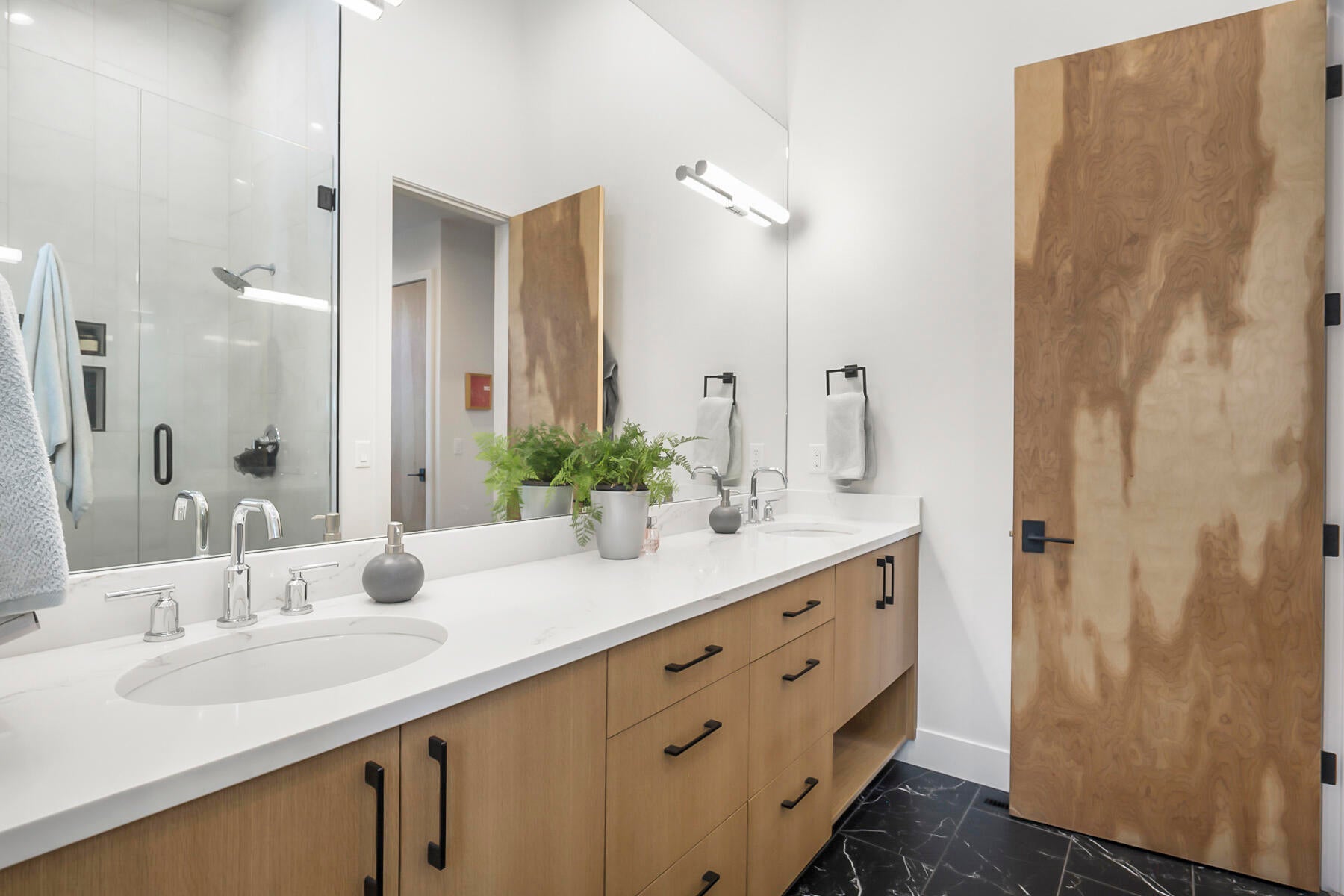 Bend, Oregon, 97703, United States, 3 Bedrooms Bedrooms, ,3 BathroomsBathrooms,Residential,Active,2008310