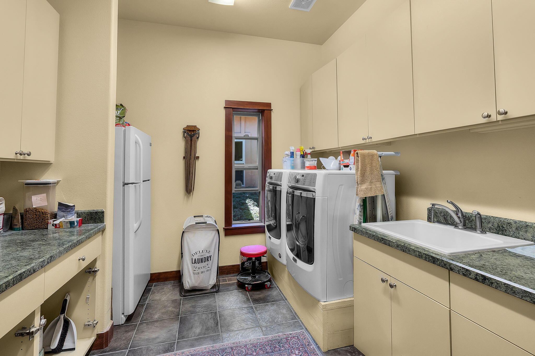 Redmond, Oregon, 97756, United States, ,3 BathroomsBathrooms,Residential,Active,1849184