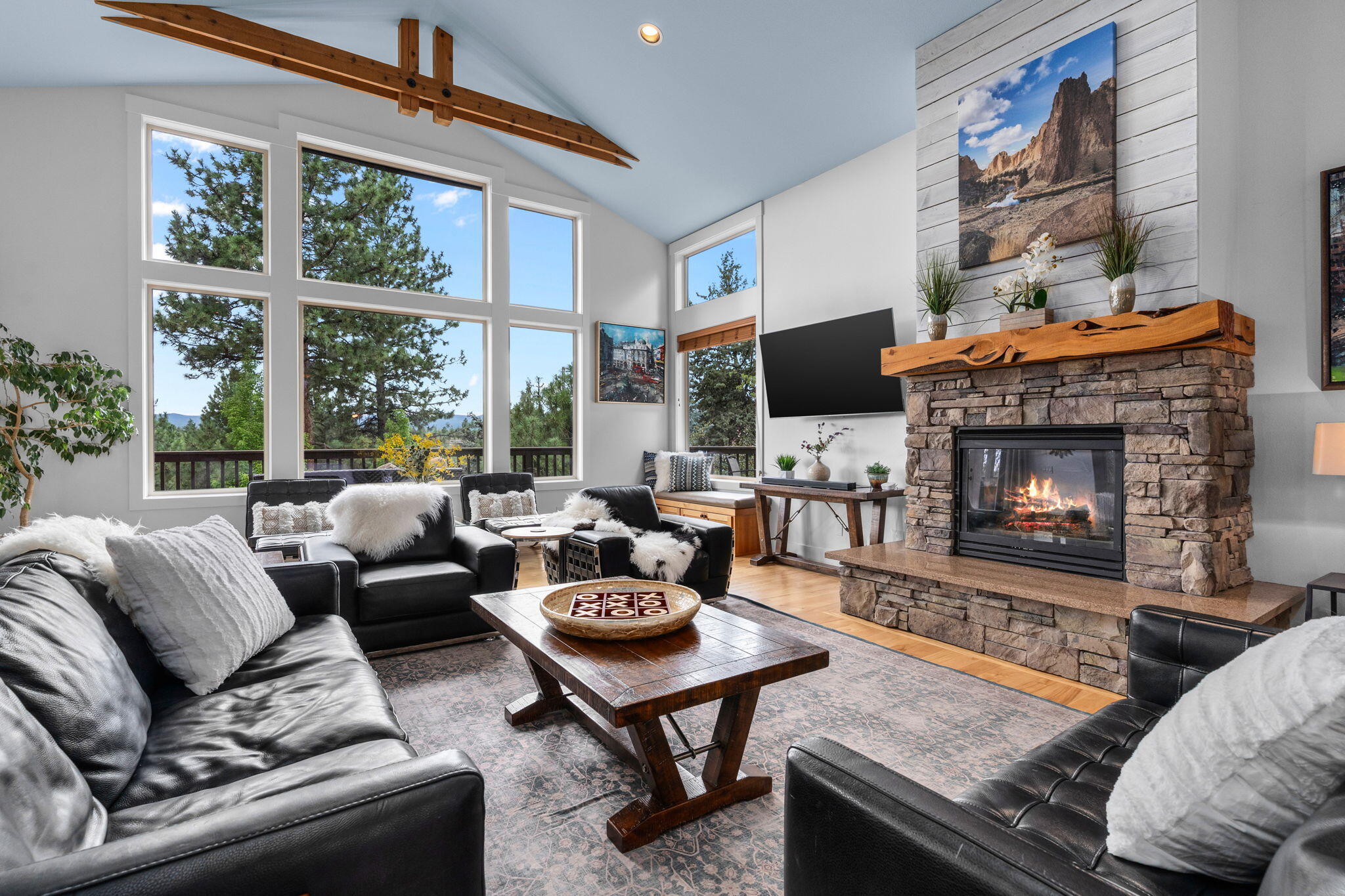 Bend, Oregon, 97702, United States, 4 Bedrooms Bedrooms, ,3 BathroomsBathrooms,Residential,Active,1913968