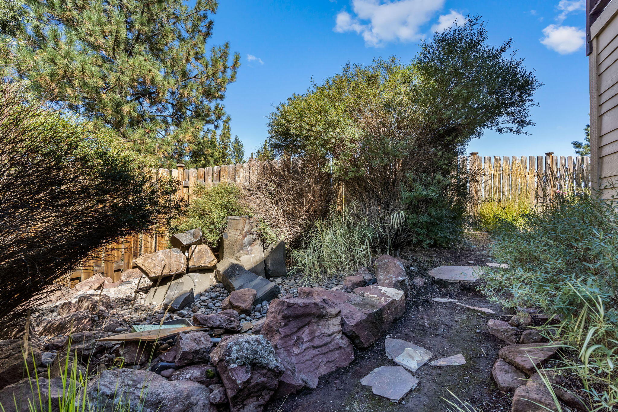 Bend, Oregon, 97702, United States, 3 Bedrooms Bedrooms, ,4 BathroomsBathrooms,Residential,Active,1929788