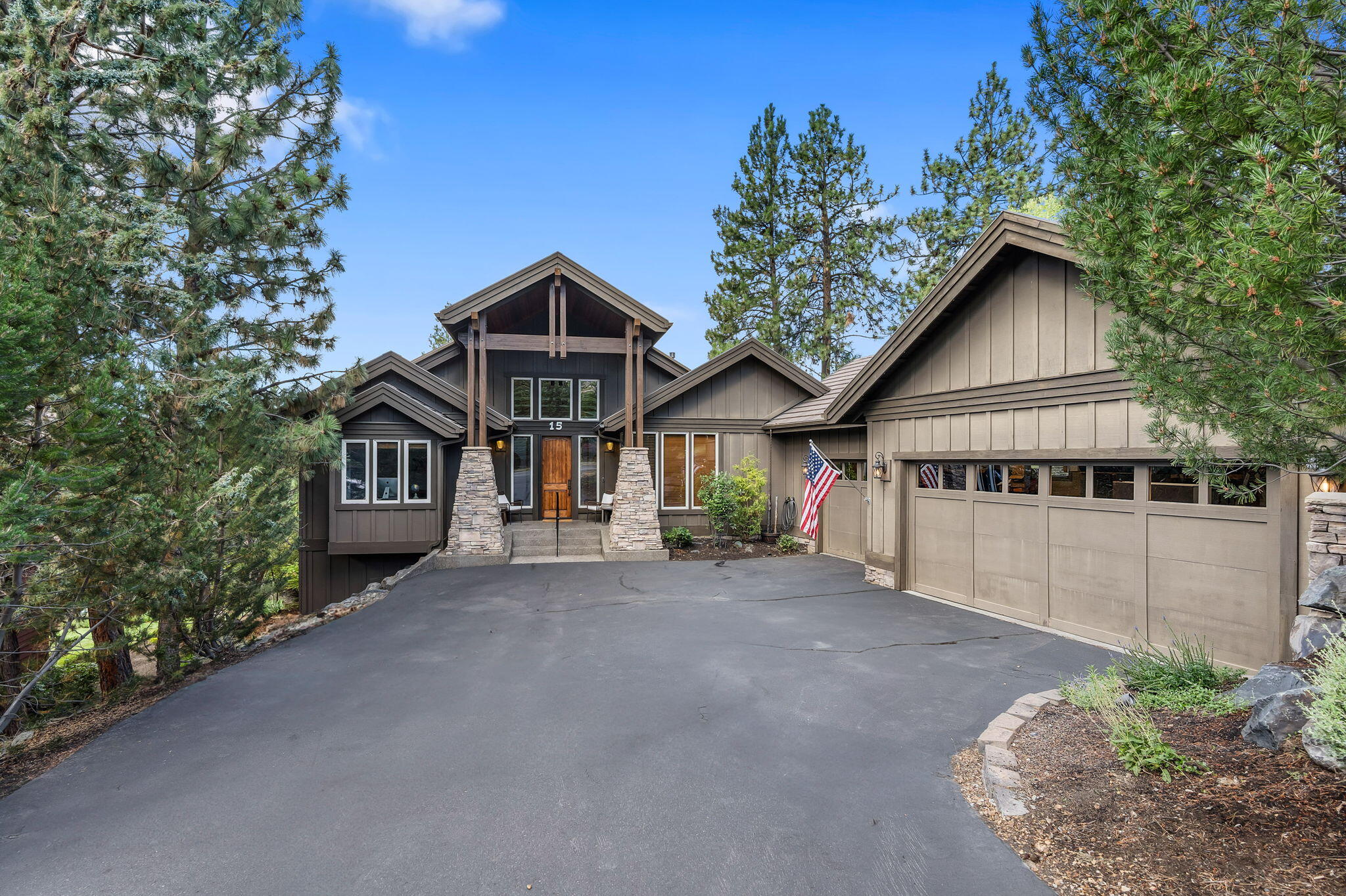 Bend, Oregon, 97702, United States, 4 Bedrooms Bedrooms, ,3 BathroomsBathrooms,Residential,Active,1913968
