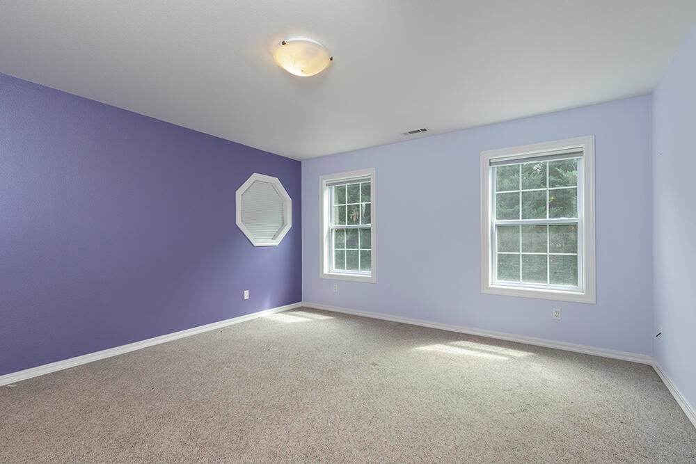 Grants Pass, Oregon, 97527, United States, 4 Bedrooms Bedrooms, ,5 BathroomsBathrooms,Residential,Active,1927646