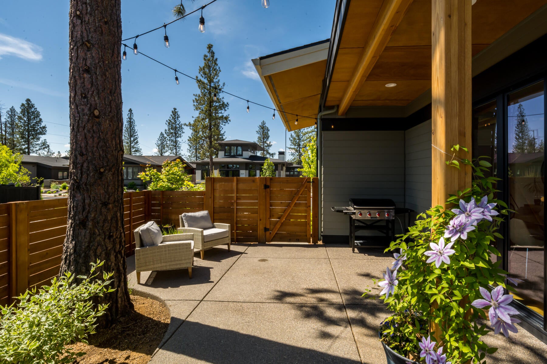 Bend, Oregon, 97703, United States, 3 Bedrooms Bedrooms, ,3 BathroomsBathrooms,Residential,Active,2008310