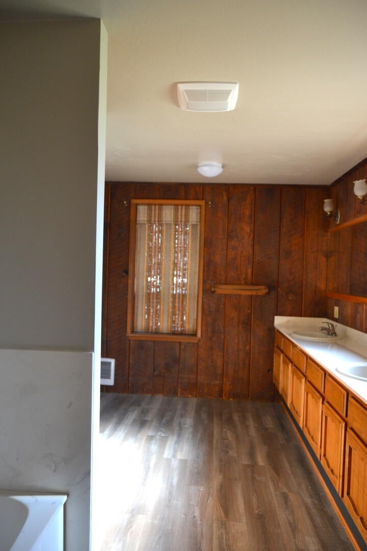 Grants Pass, Oregon, 97526, United States, 4 Bedrooms Bedrooms, ,2 BathroomsBathrooms,Residential,Active,1973303