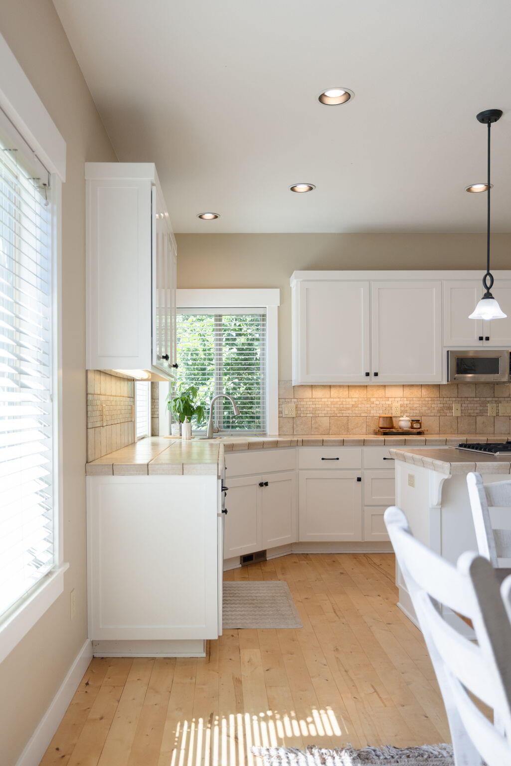 Bend, Oregon, 97702, United States, ,3 BathroomsBathrooms,Residential,Active,1850627