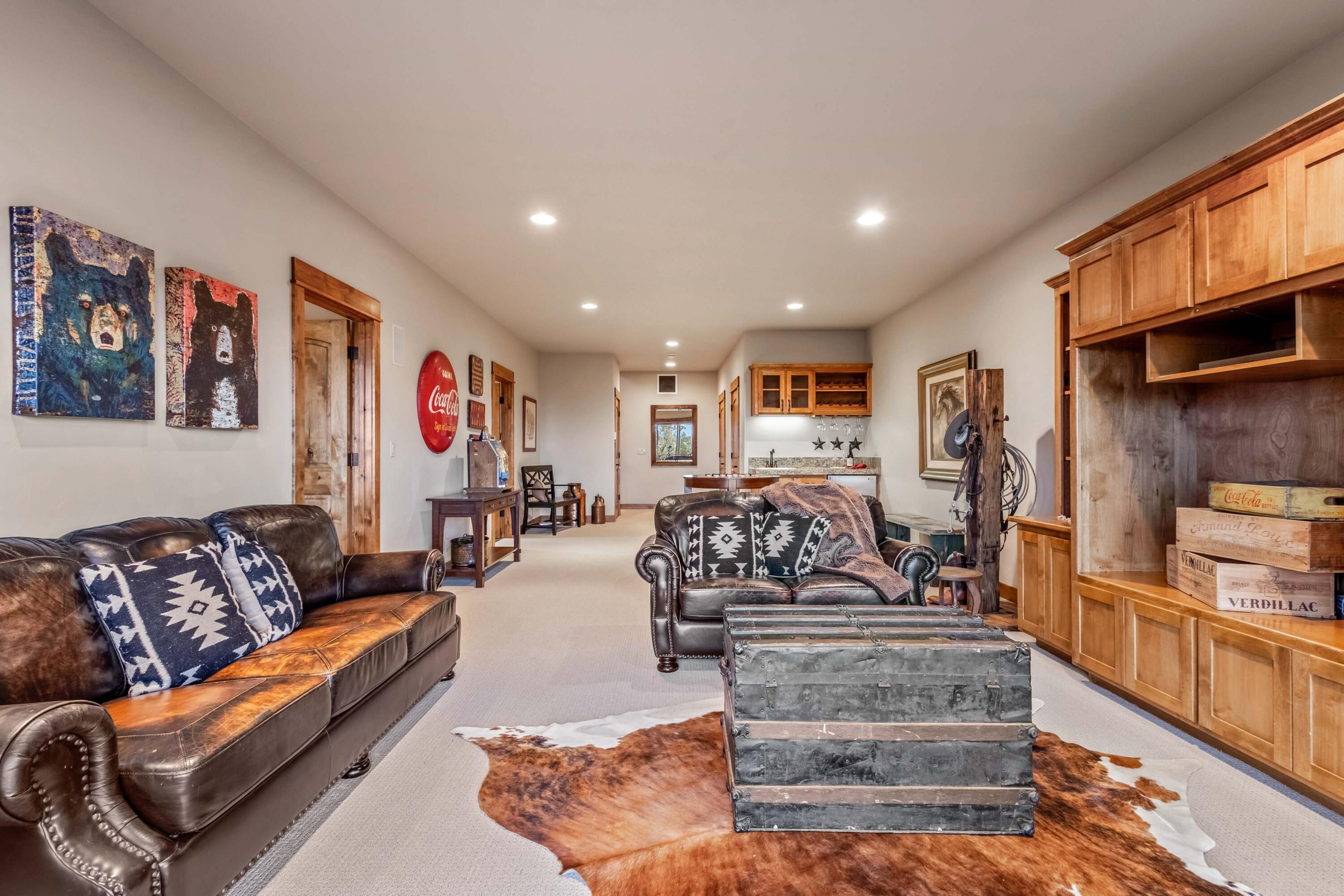 Redmond, Oregon, 97756, United States, 3 Bedrooms Bedrooms, ,4 BathroomsBathrooms,Residential,Active,2002359