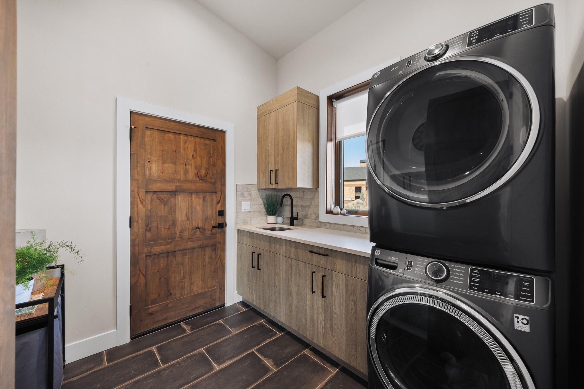 Bend, Oregon, 97701, United States, 3 Bedrooms Bedrooms, ,3 BathroomsBathrooms,Residential,Active,2015445