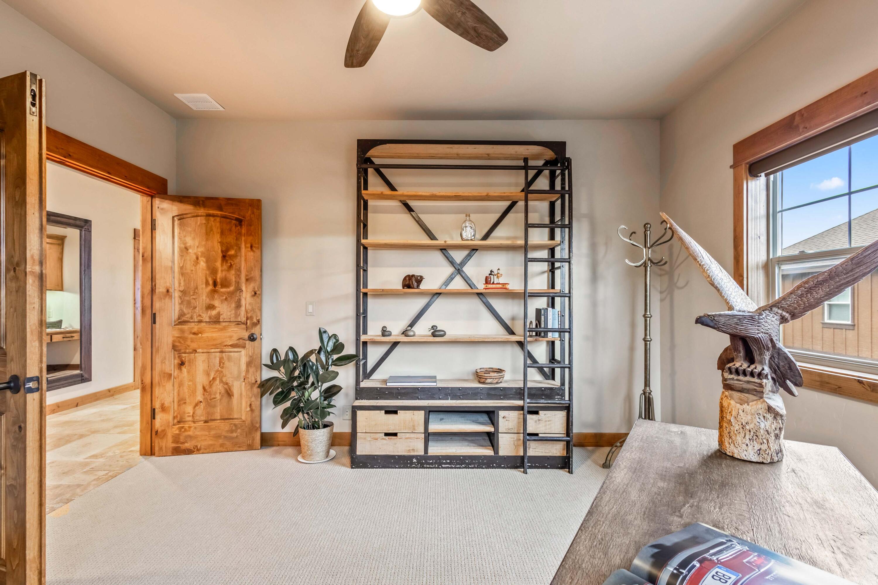 Redmond, Oregon, 97756, United States, 3 Bedrooms Bedrooms, ,4 BathroomsBathrooms,Residential,Active,2002359